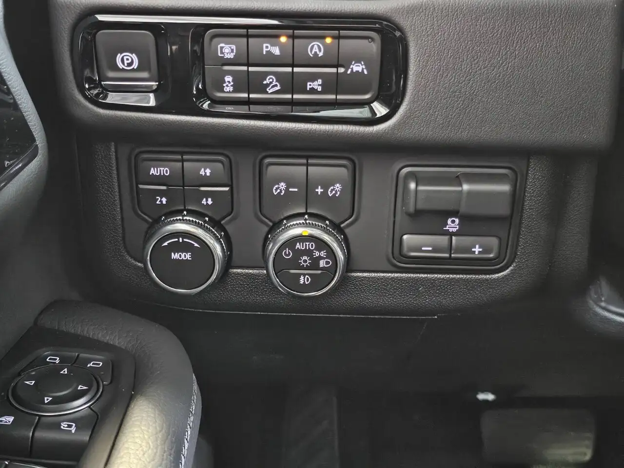 GMC Yukon снимка GMC Yukon