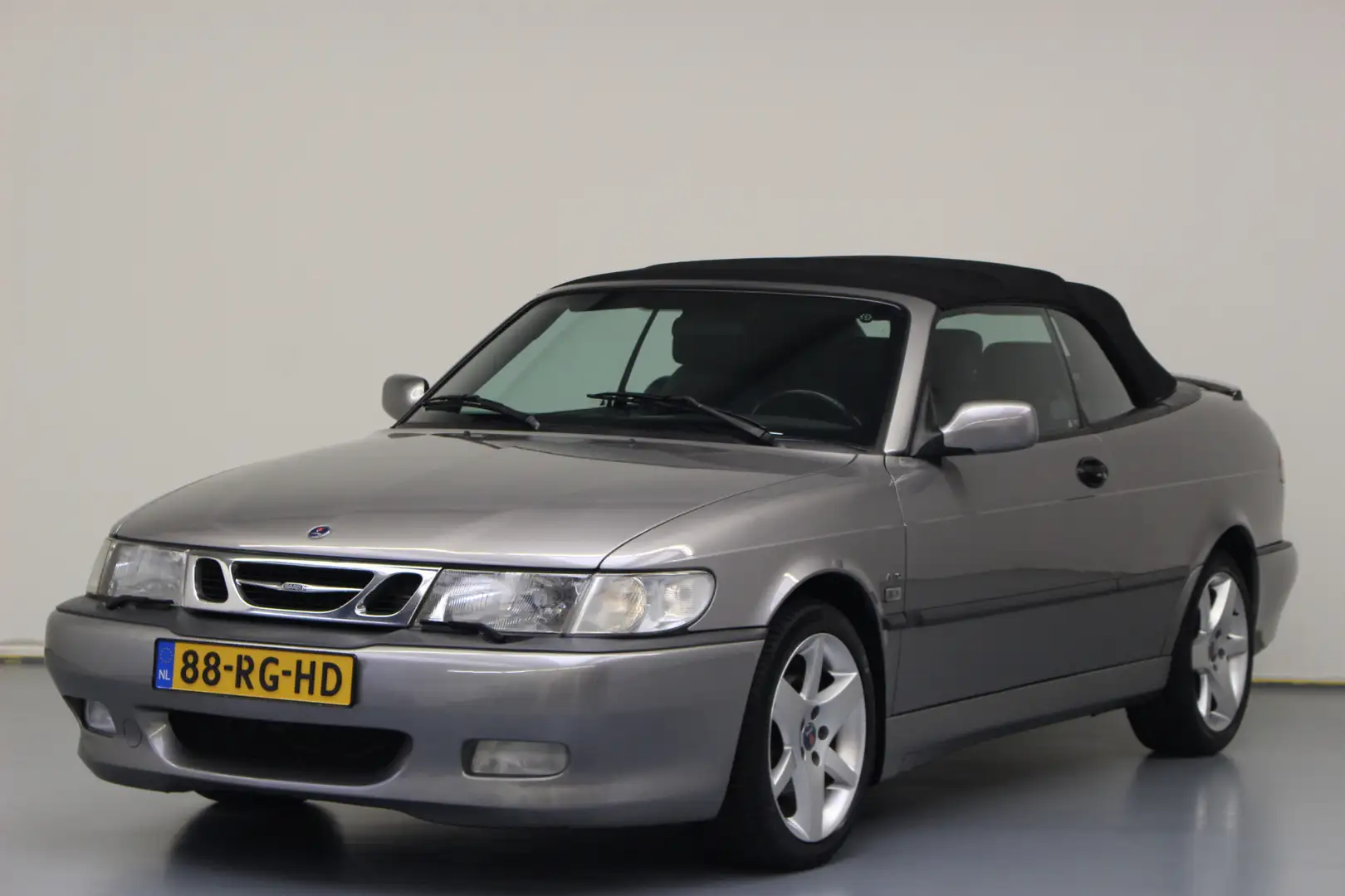 Saab 9-3 Cabrio 2.0 Turbo Aero Automaat | Rijklaarprijs | A Gris - 2