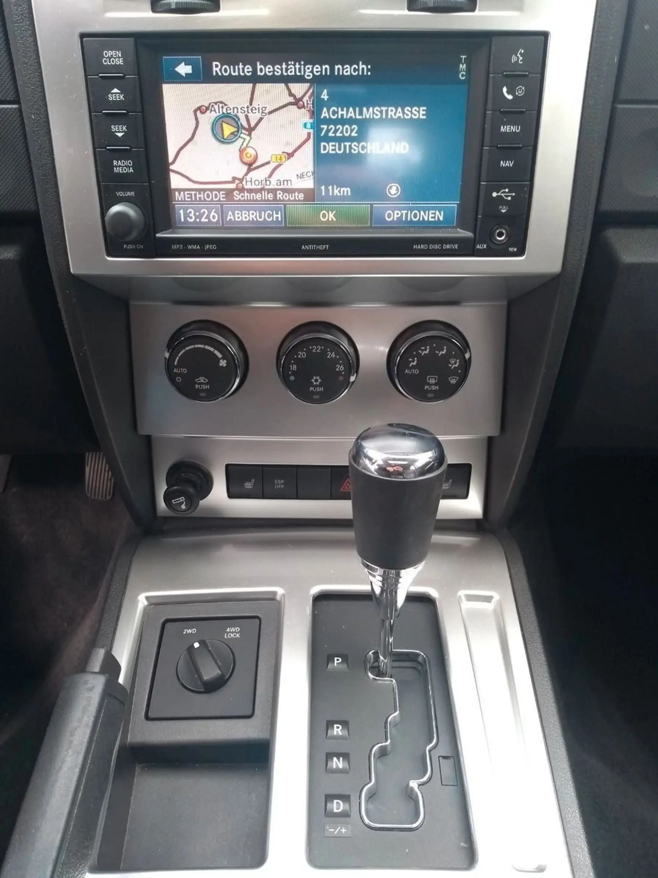Dodge Nitro RT — photo 9