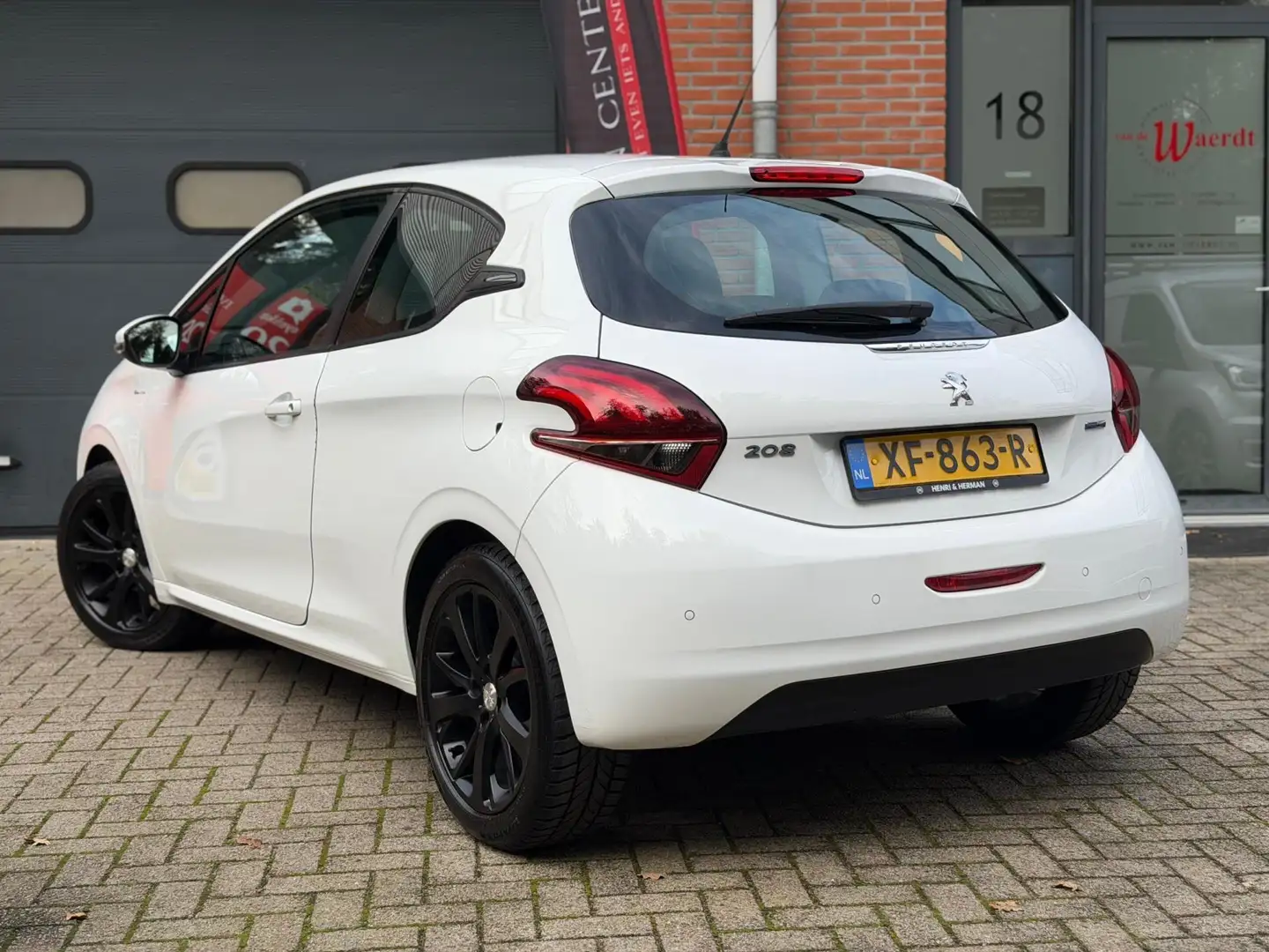 Peugeot 208 1.2 Luxe/NAP/Onderhouden/Airco/LM Velgen/BOVAG Erk Blanco - 2