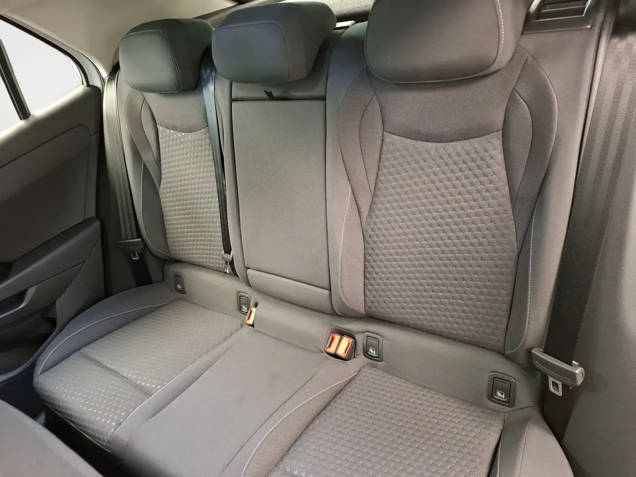 Volkswagen T-Roc 1.5 eTSI ACC AHK AUT DynLicht 7