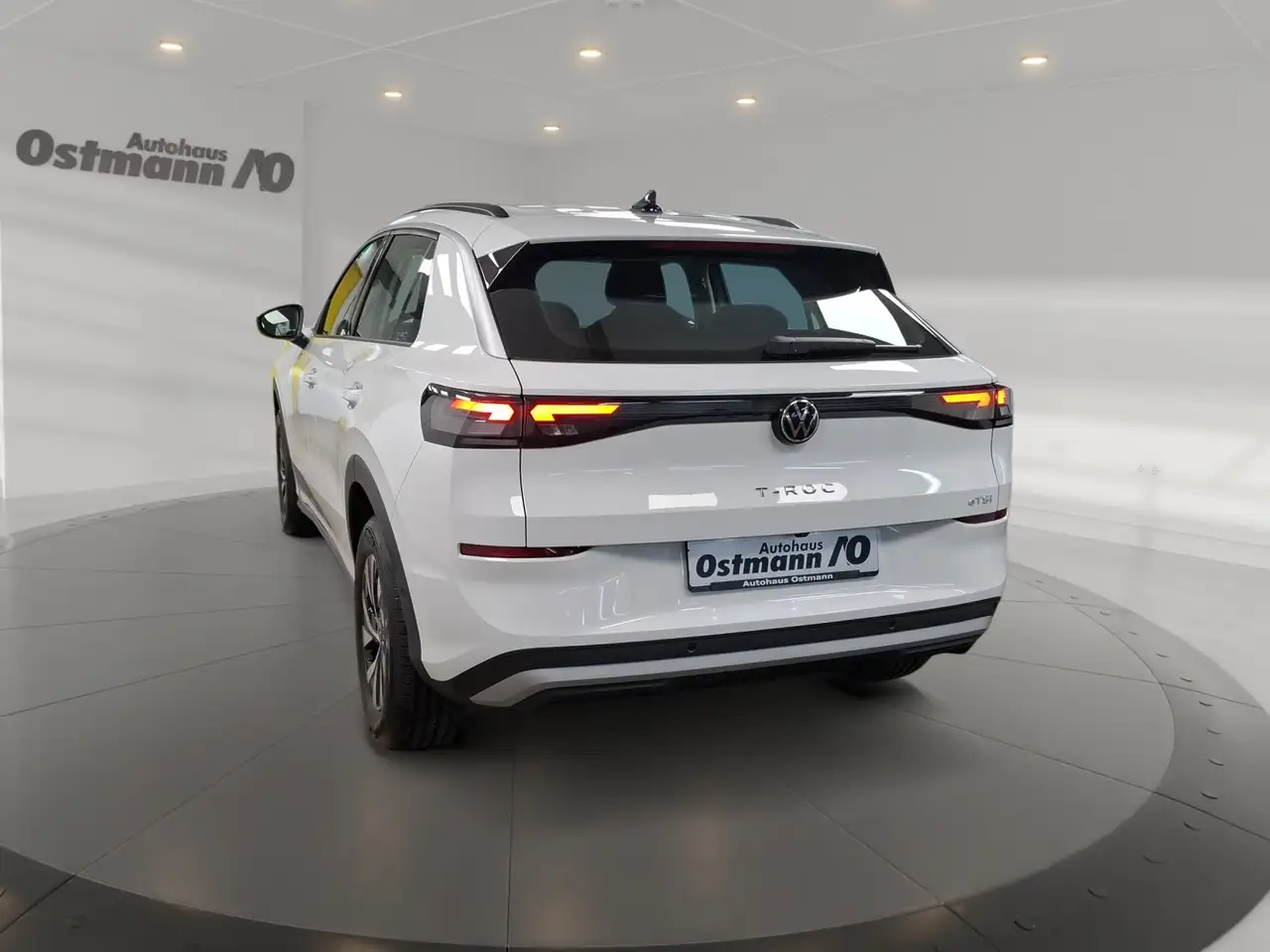 Volkswagen T-Roc 1.5 eTSI ACC AHK AUT DynLicht 2