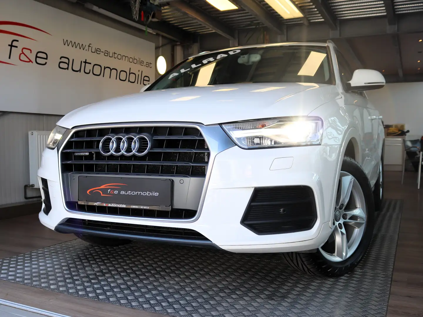 Audi Q3 2,0 TDI sport quattro Weiß - 1
