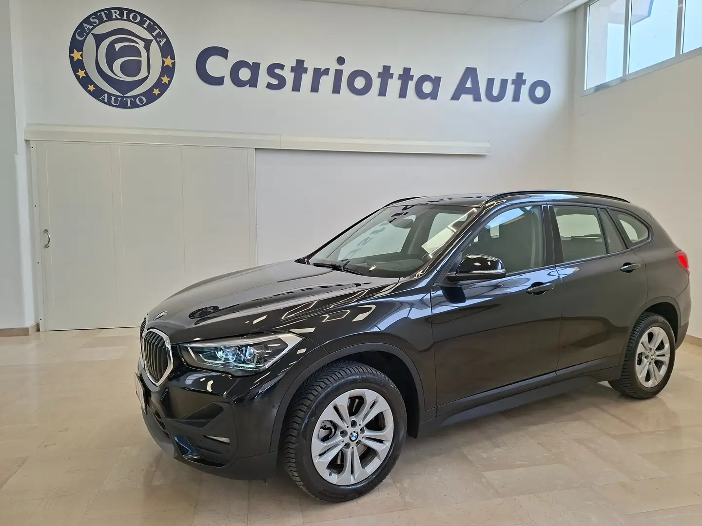 BMW X1 xdrive20d Business Advantage auto KM 112.718 !!! Noir - 1