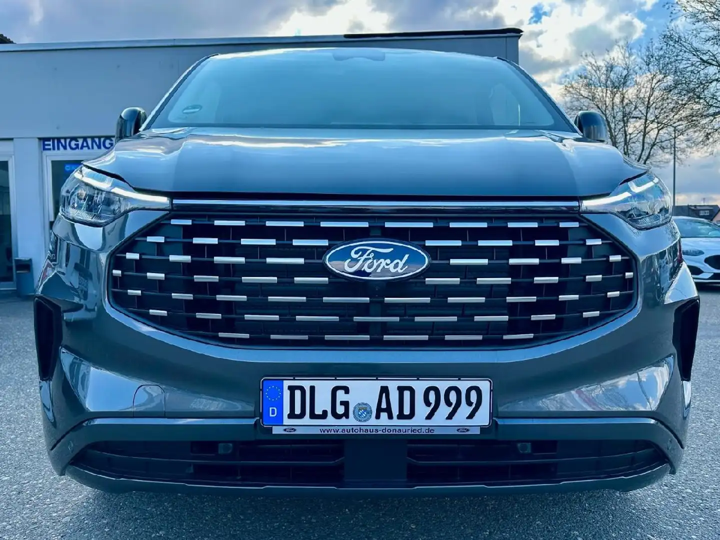 Ford Tourneo Custom L2 Titanium X AWD Aut. *Vorführwagen* Gris - 2