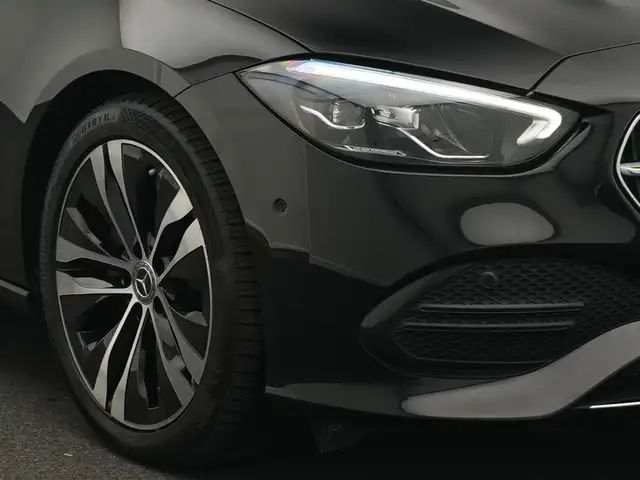 Mercedes-Benz C-Class view 9