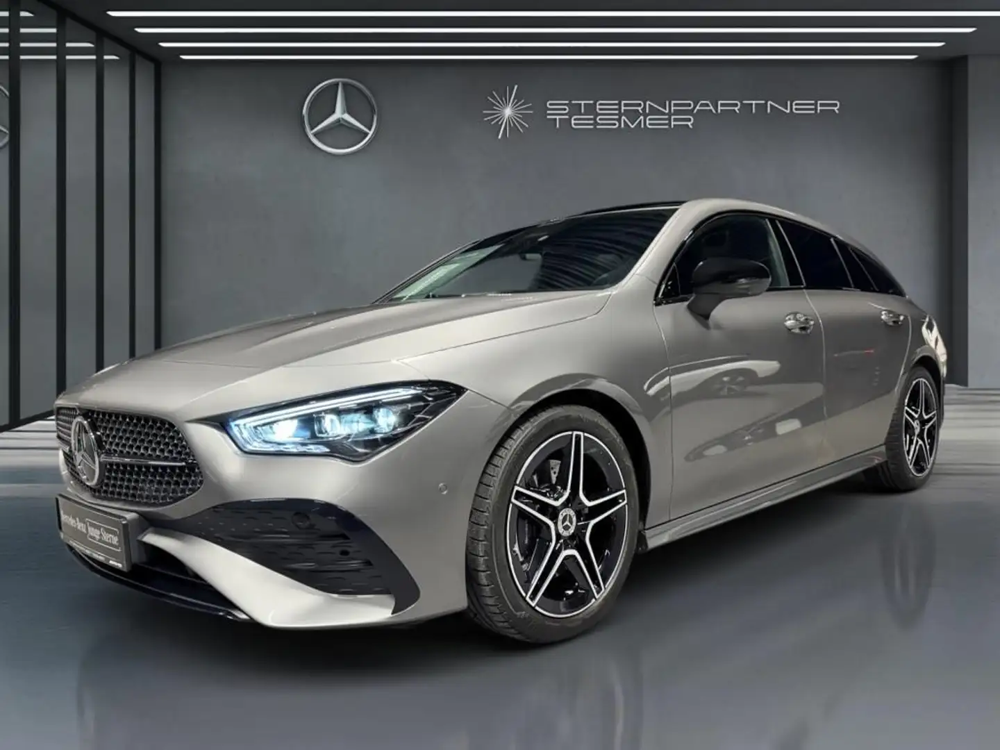 Mercedes-Benz CLA 200 AMG,MBEAM,DISTR,AMBIE,360KAM,PANO,AHK Grau - 1