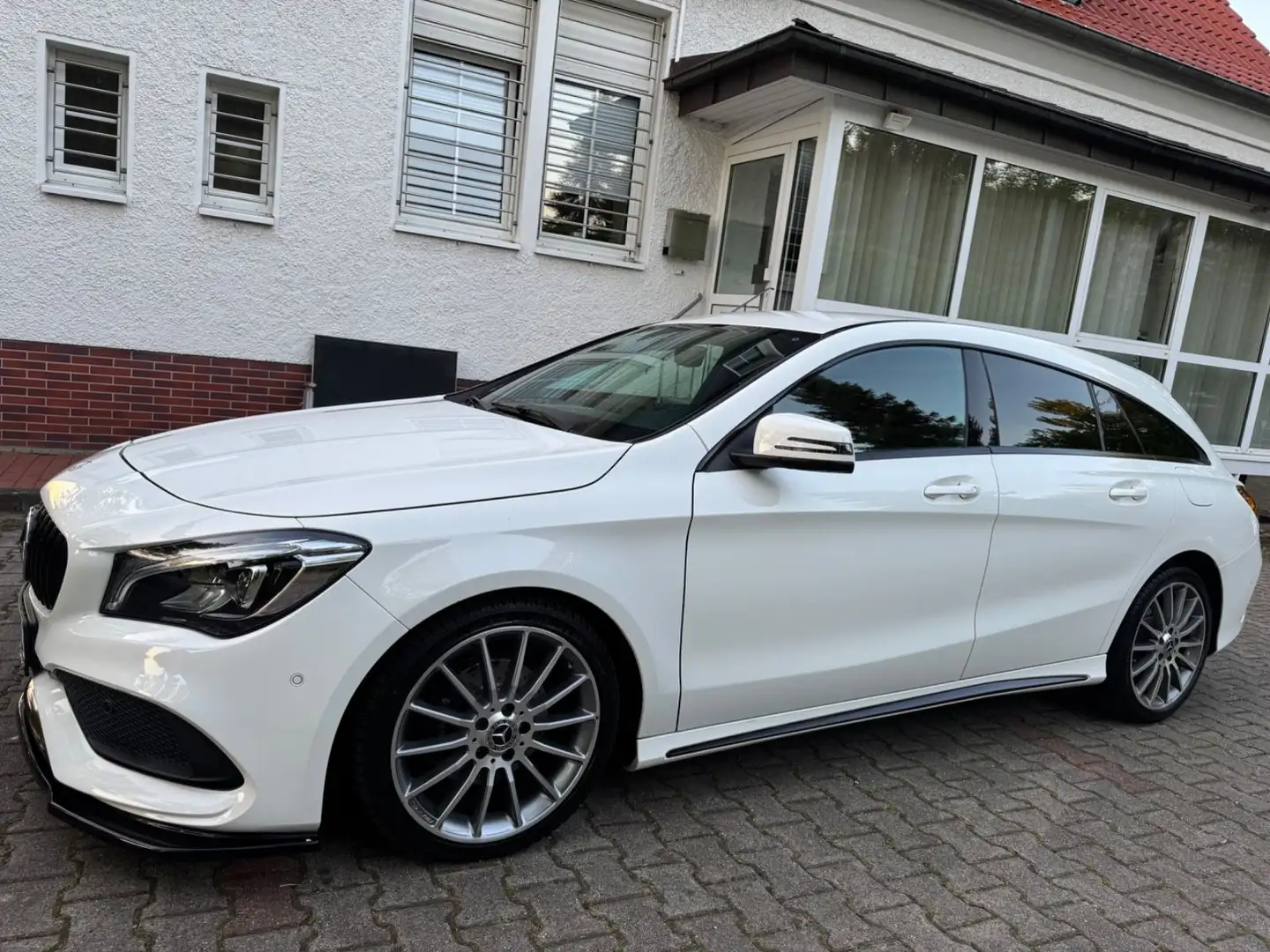 Mercedes-Benz CLA 180 /Amg Line/Sportpaket/ Weiß - 2