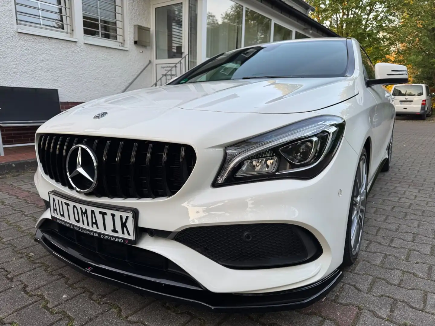 Mercedes-Benz CLA 180 /Amg Line/Sportpaket/ Weiß - 1