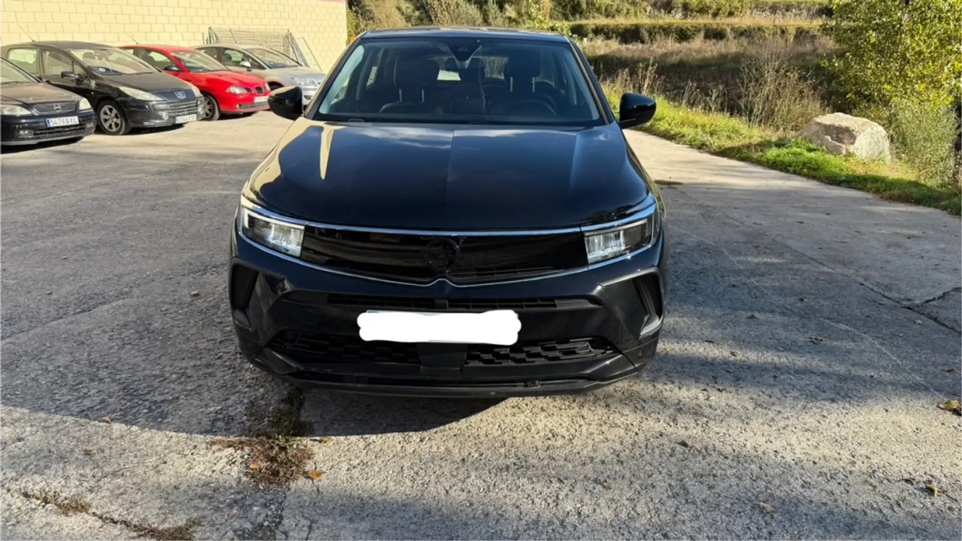 Opel Grandland 1.2T S&S Design & Tech 130 Schwarz - 1