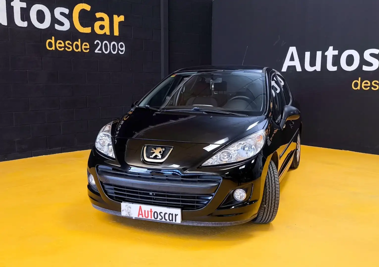 Peugeot 207 1.4i Active Schwarz - 1
