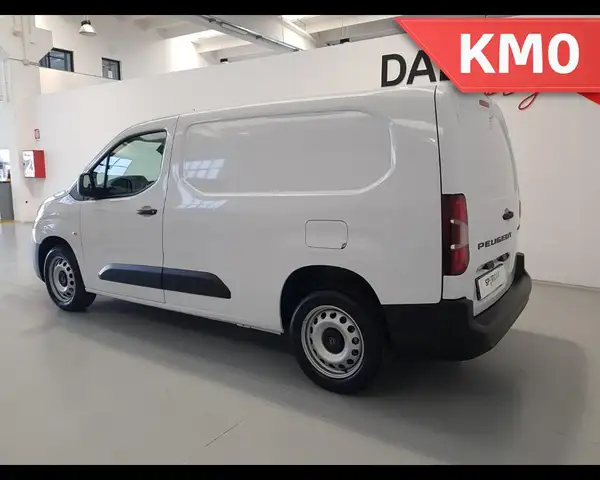 Peugeot Partner view 2