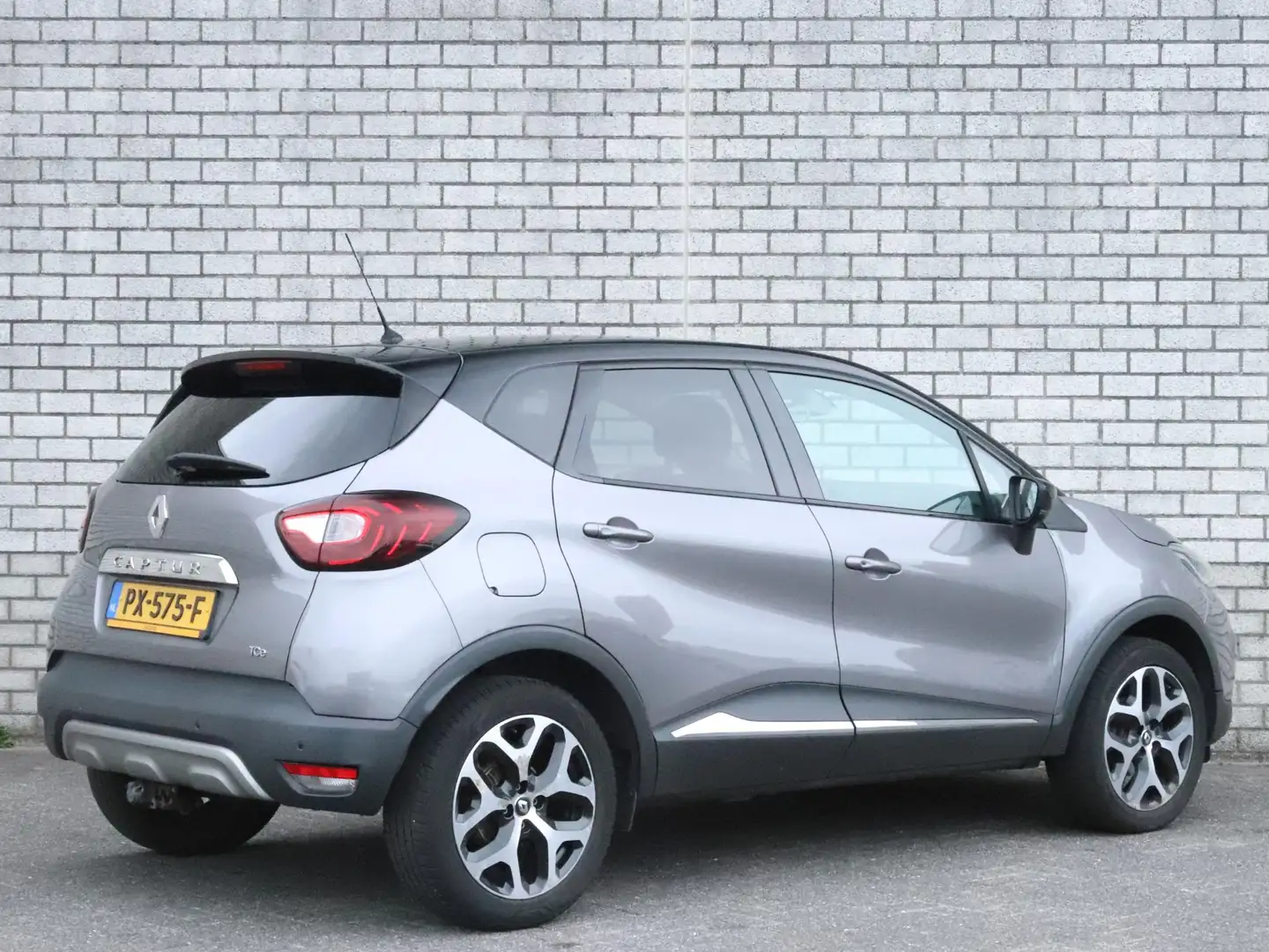 Renault Captur 0.9 TCe Intens | Afneembare trekhaak | Navigatie | Grijs - 2