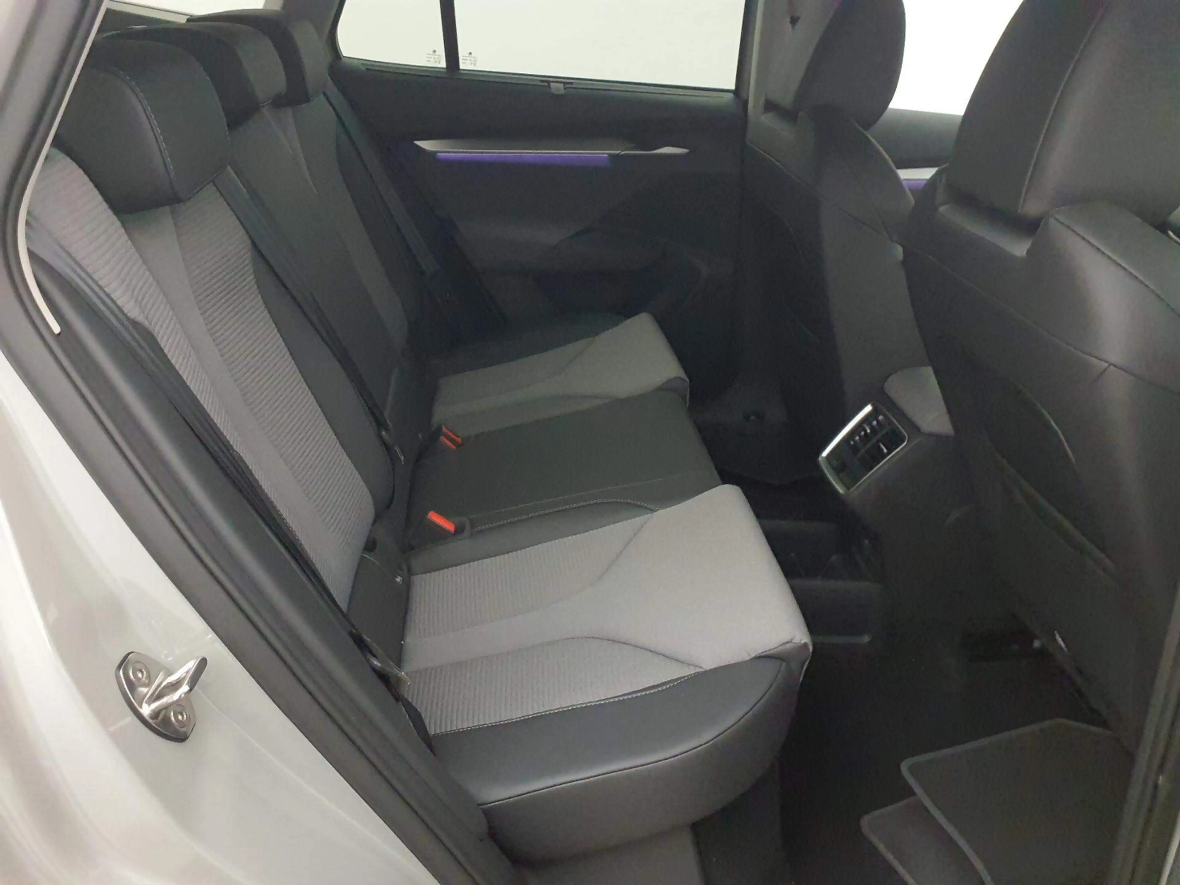 Skoda Enyaq 82kWh LOFT +AHK +MATRIX +CANTON +360° +HuD +LM +N — photo 6