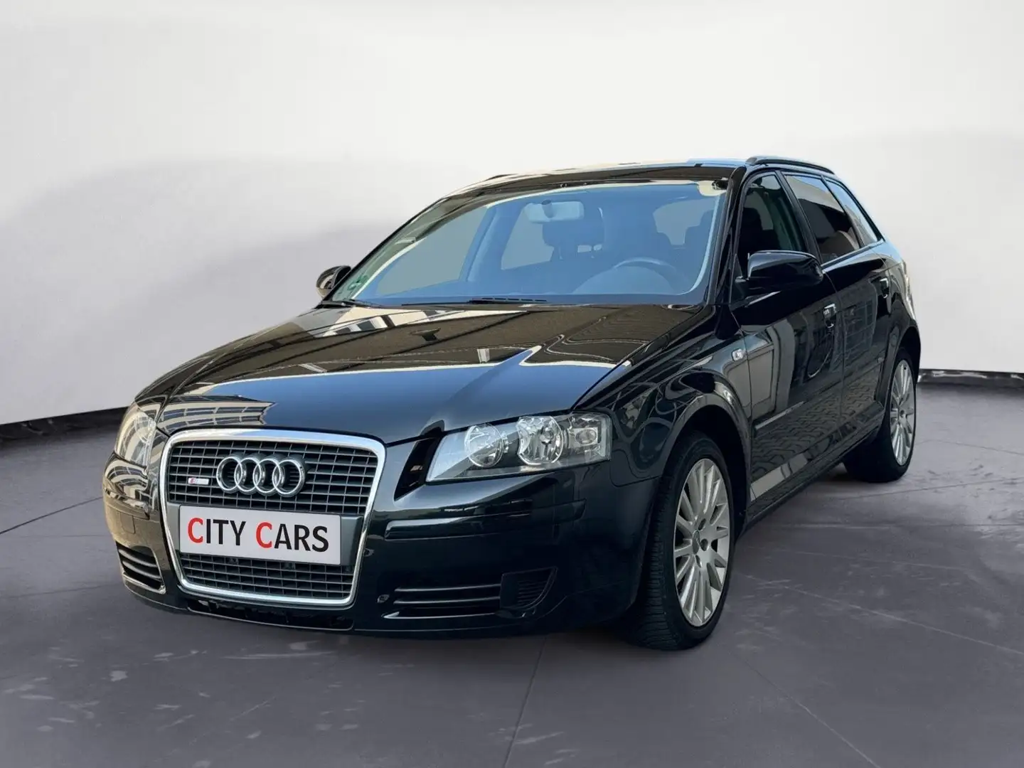Audi A3 Sportback 2.0 TDI Attraction Automatik Schwarz - 1