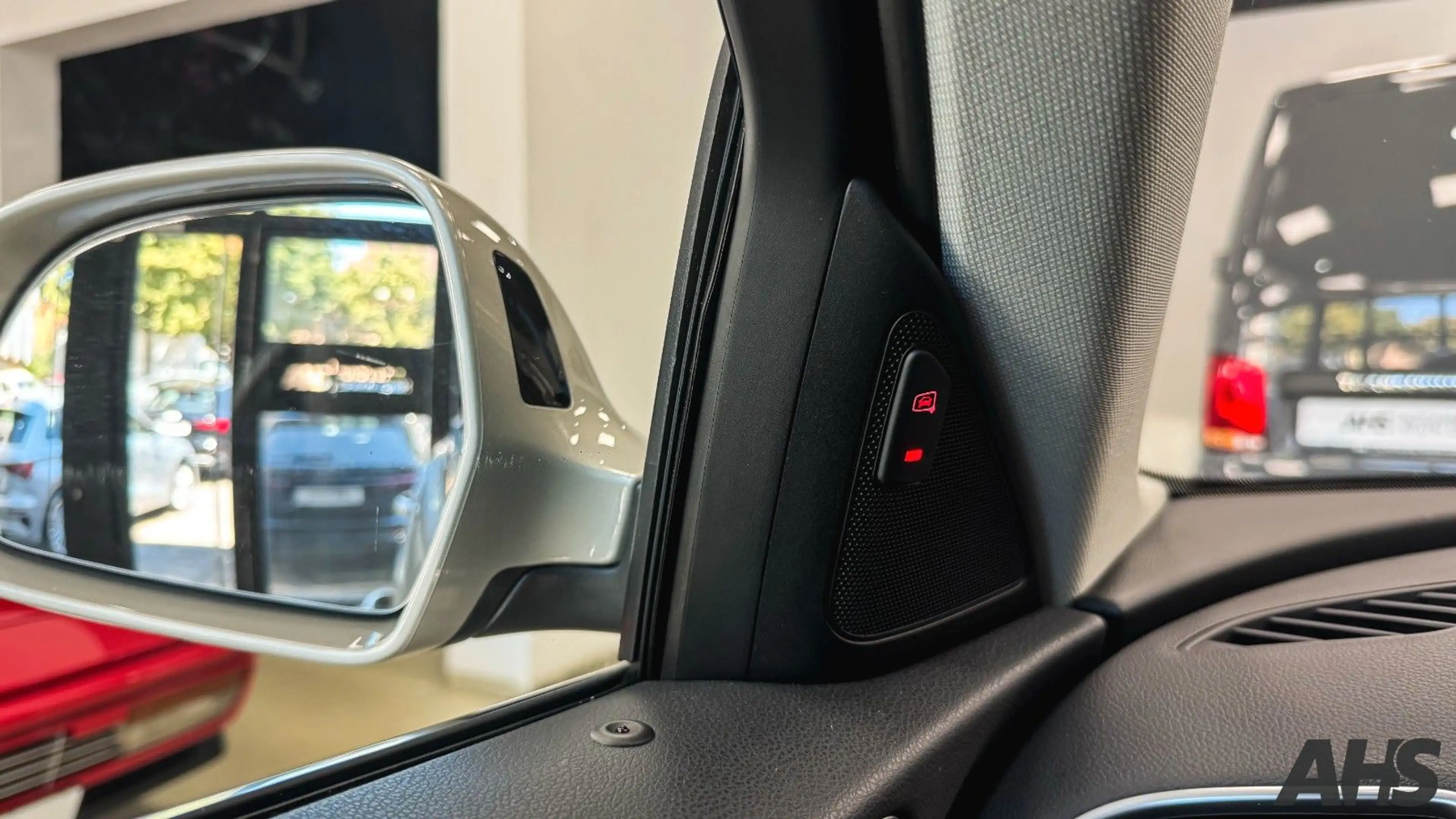 Audi Q3 sport quattro S Line — photo 13