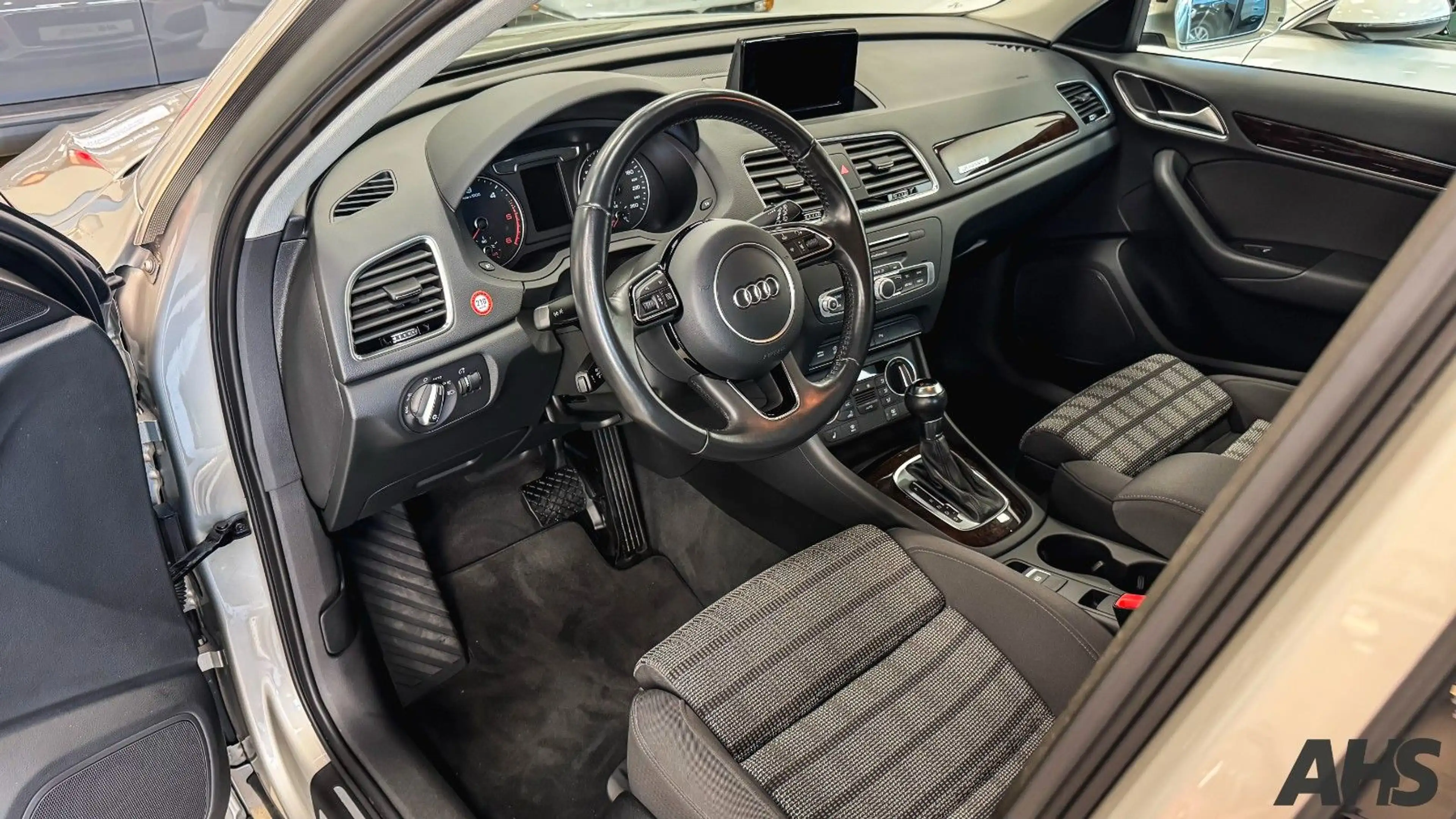 Audi Q3 sport quattro S Line — photo 14