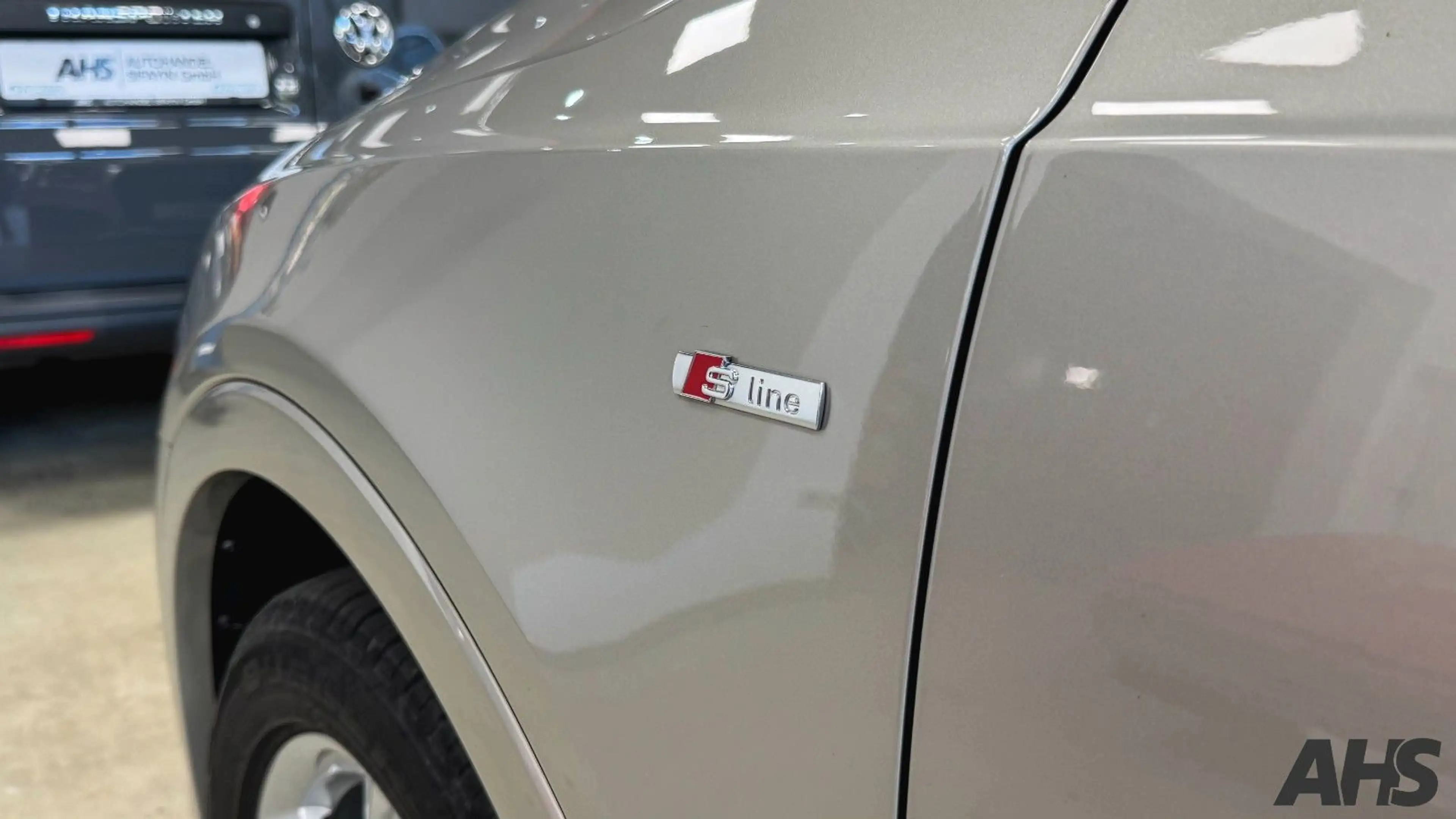 Audi Q3 sport quattro S Line — photo 10