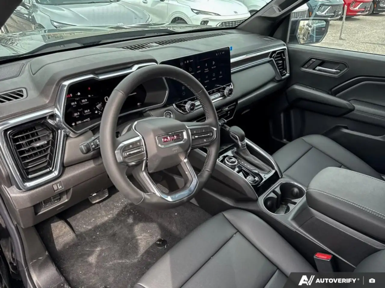 GMC Canyon photo GMC Canyon