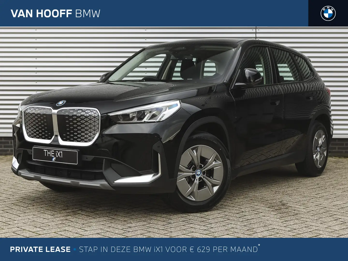 BMW iX1 eDrive20 / Trekhaak / Achteruitrijcamera / Stoelve Zwart - 1
