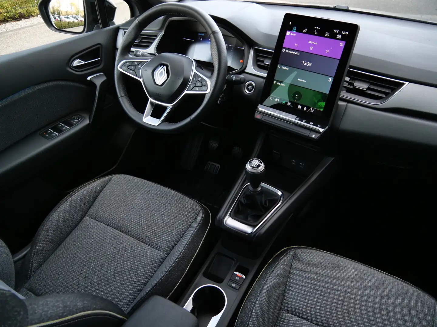 Renault Captur 1.0 TCe 90 Pk Techno DAB / Apple Carplay / Camera Grau - 2