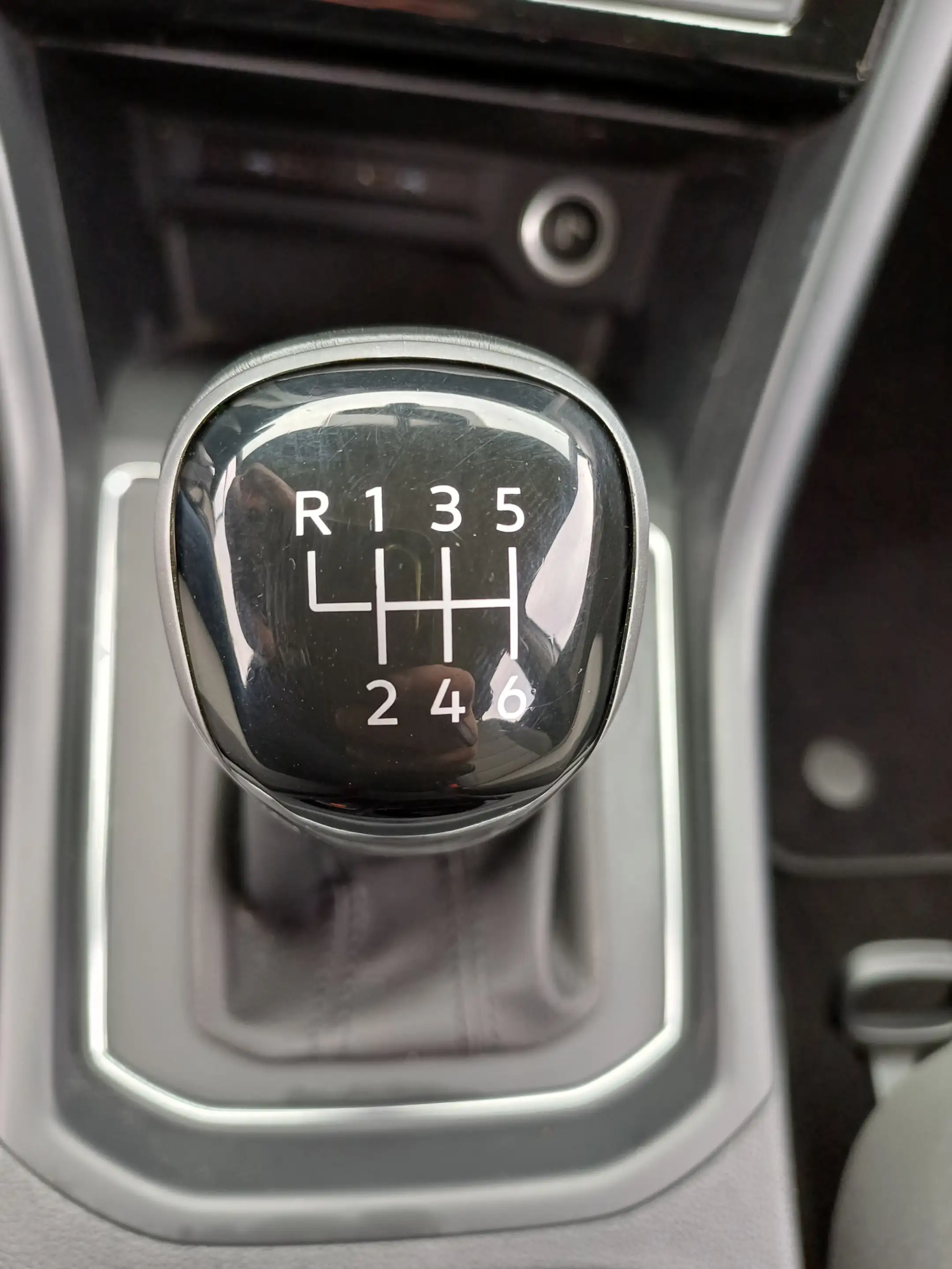 Volkswagen Touran 1.5 TSI Comfortline 7-Pers. /Clima/Cruise/Carplay/ — photo 34