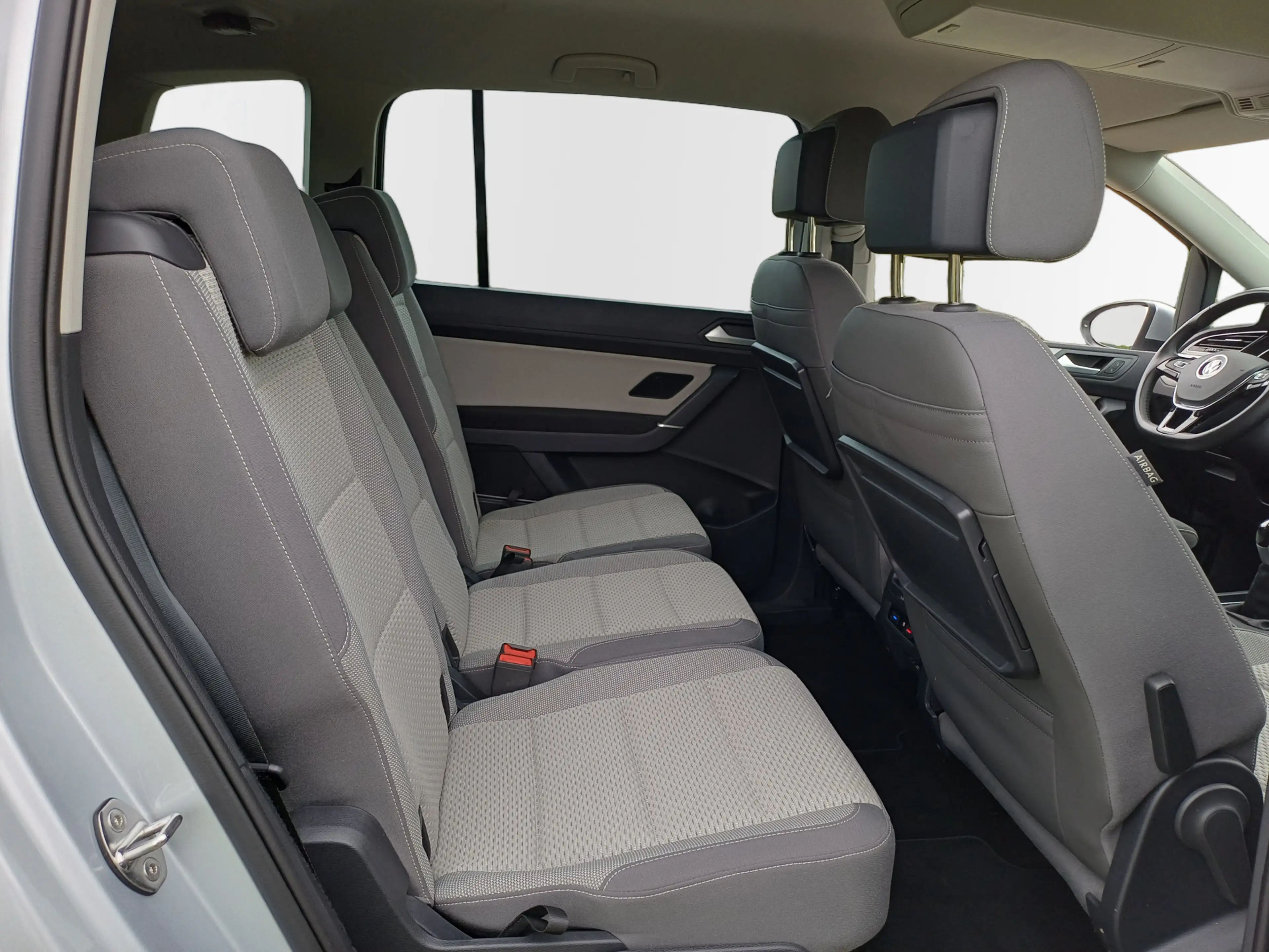 Volkswagen Touran 1.5 TSI Comfortline 7-Pers. /Clima/Cruise/Carplay/ — photo 27