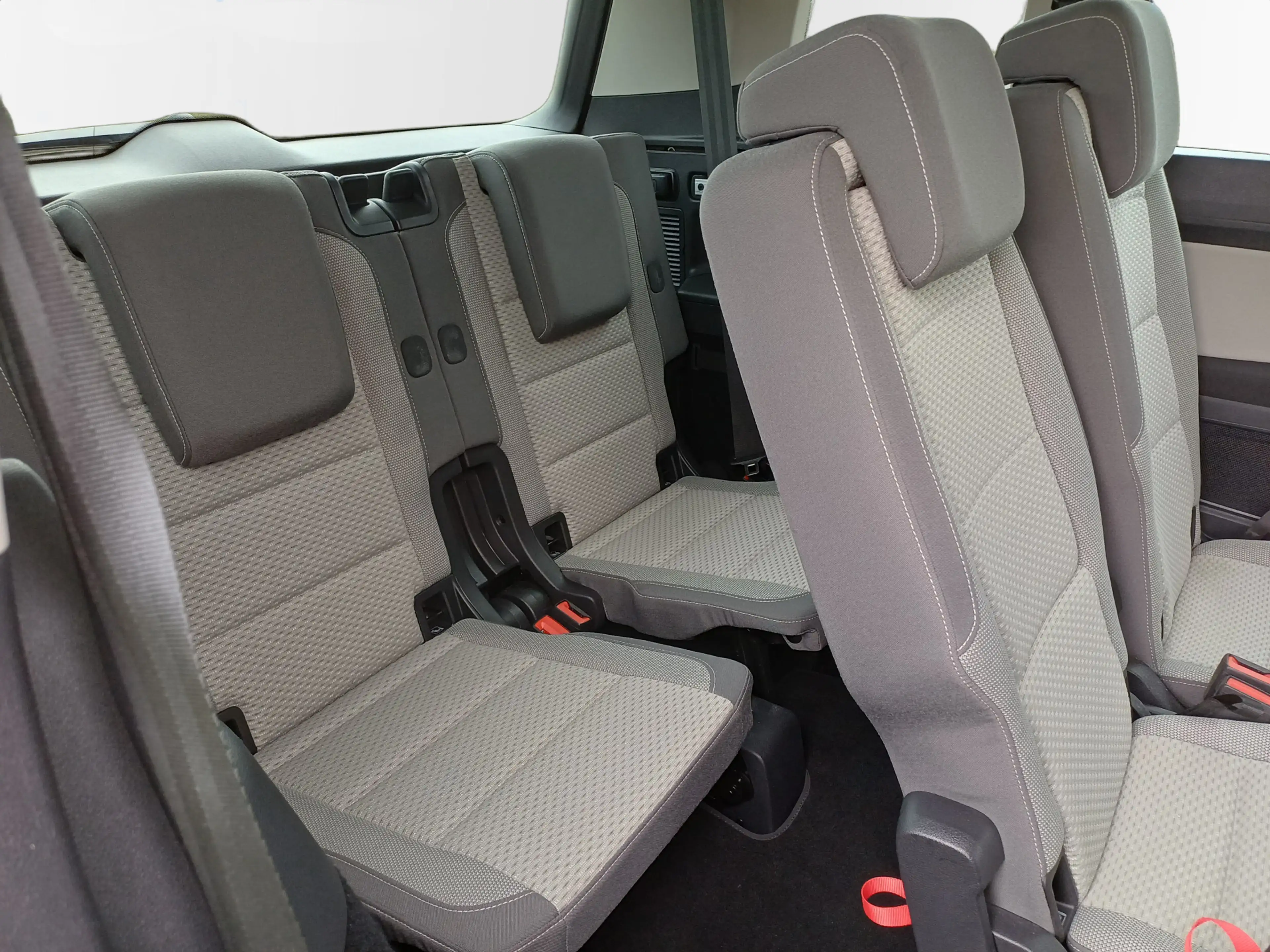 Volkswagen Touran 1.5 TSI Comfortline 7-Pers. /Clima/Cruise/Carplay/ — photo 29