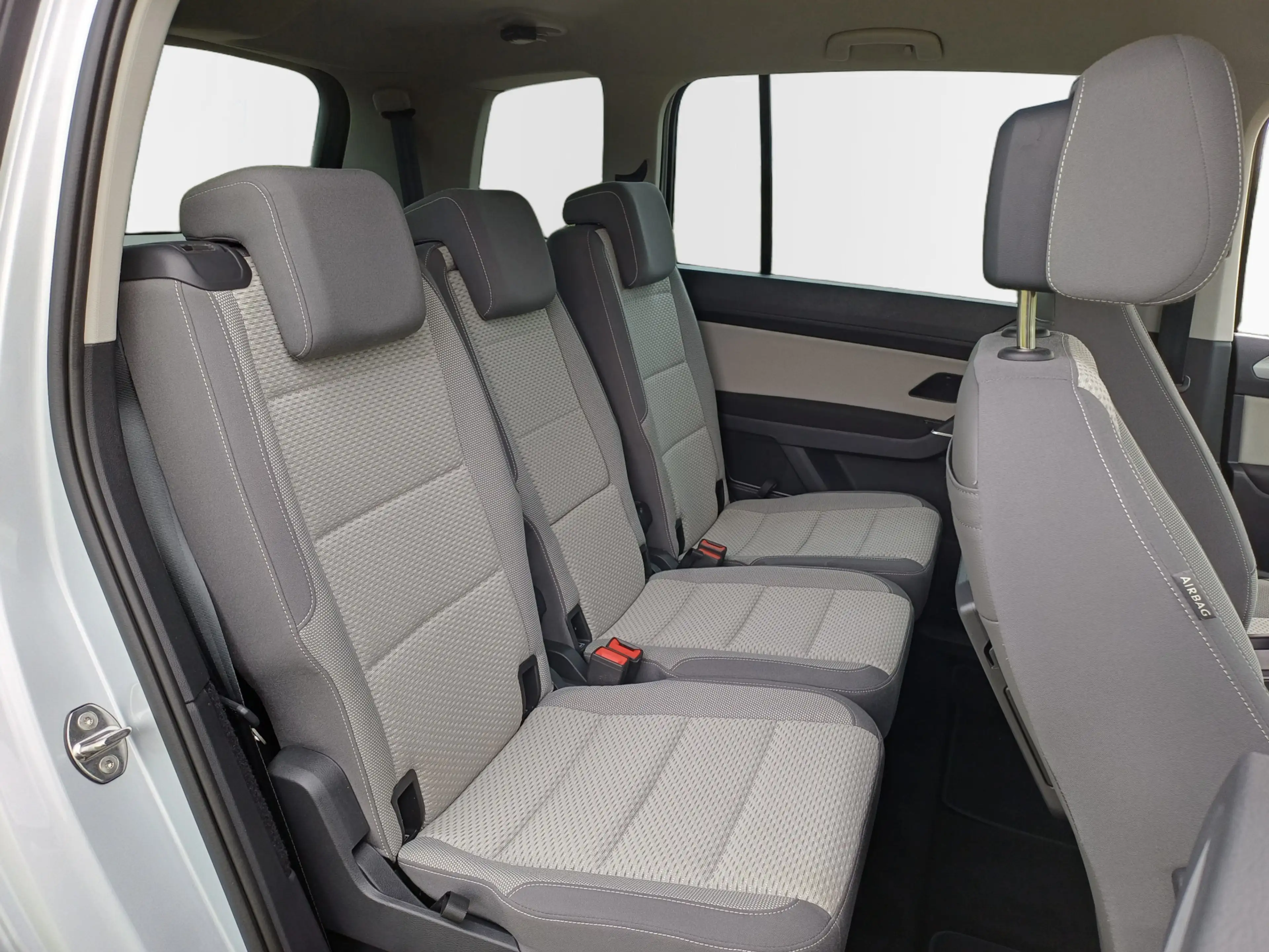 Volkswagen Touran 1.5 TSI Comfortline 7-Pers. /Clima/Cruise/Carplay/ — photo 28