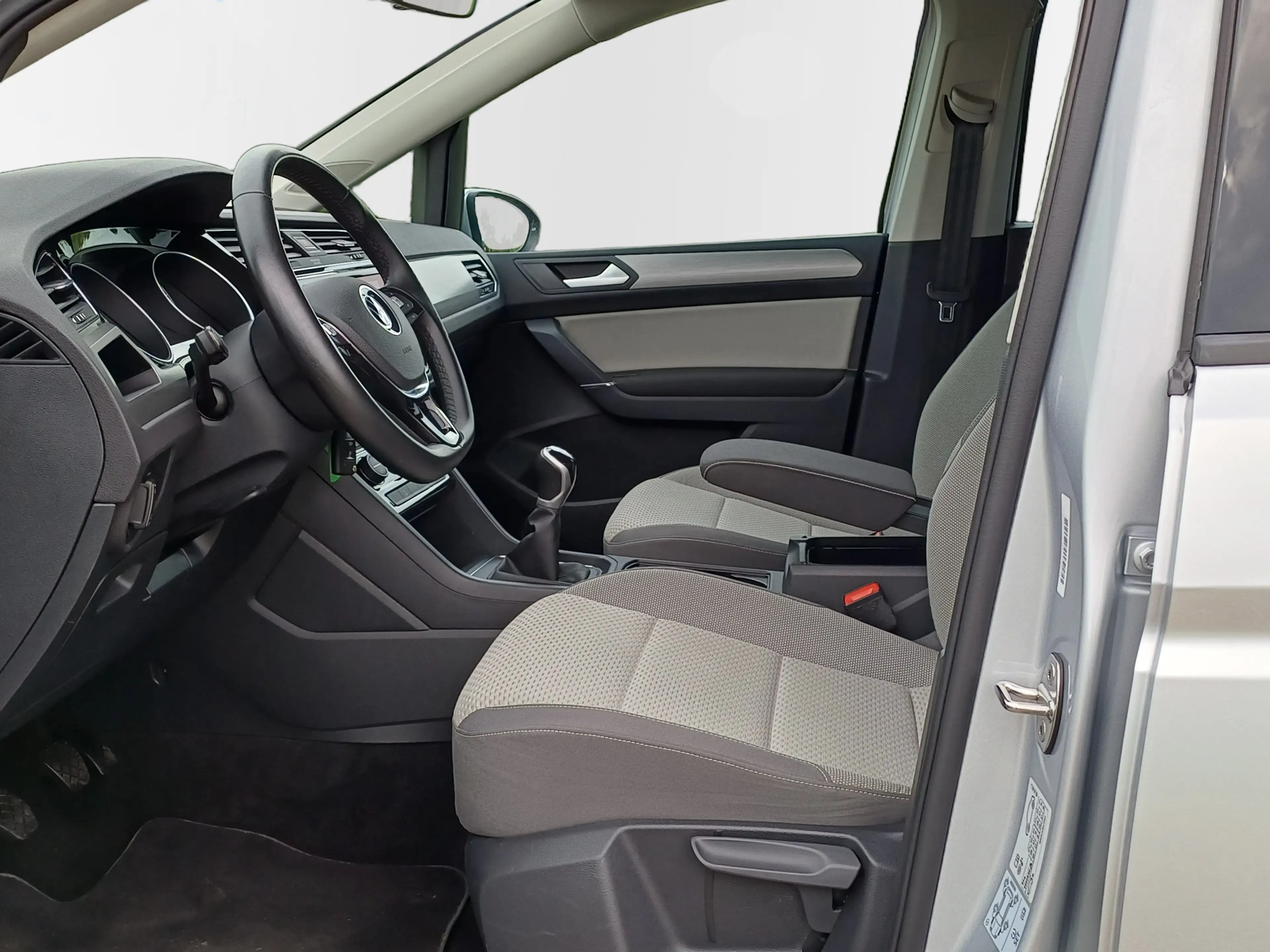 Volkswagen Touran 1.5 TSI Comfortline 7-Pers. /Clima/Cruise/Carplay/ — photo 18