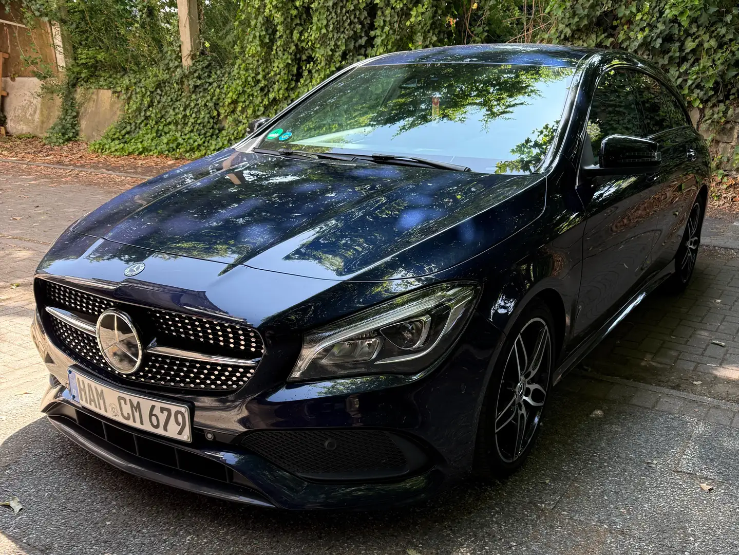Mercedes-Benz 220 CLA 220 d 4Matic Shooting Brake AMG Line Blau - 1