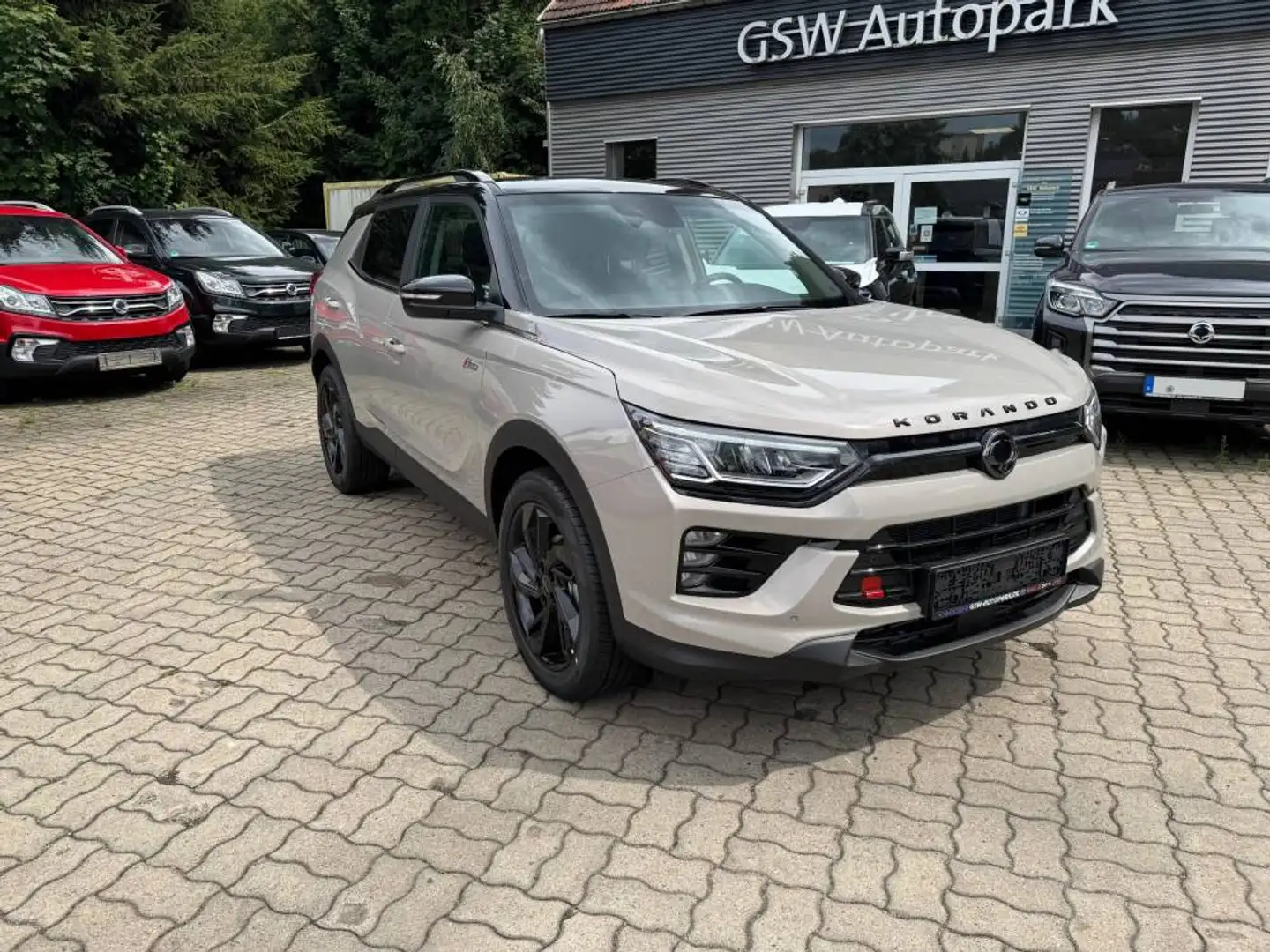 KGM Korando KORANDO 1.5T 6AT 2WD *BLACKLINE* Beige - 1