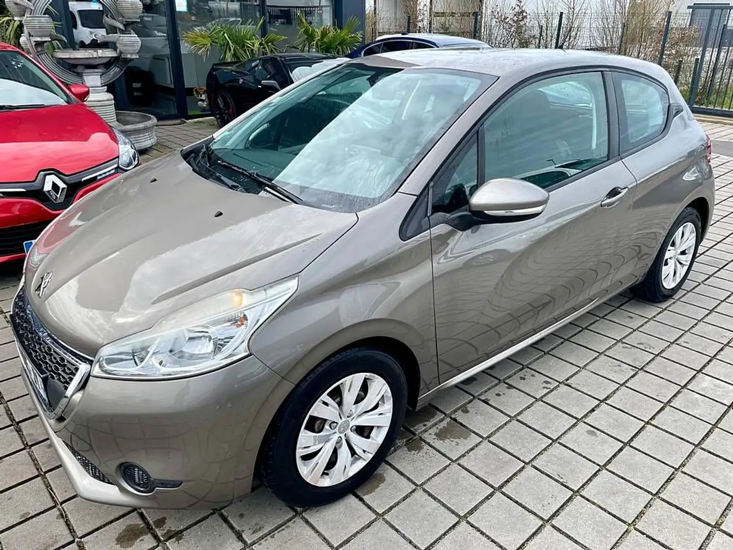 Peugeot 208 1.6 E-HDI 90 CH ACTIVE Grijs - 2