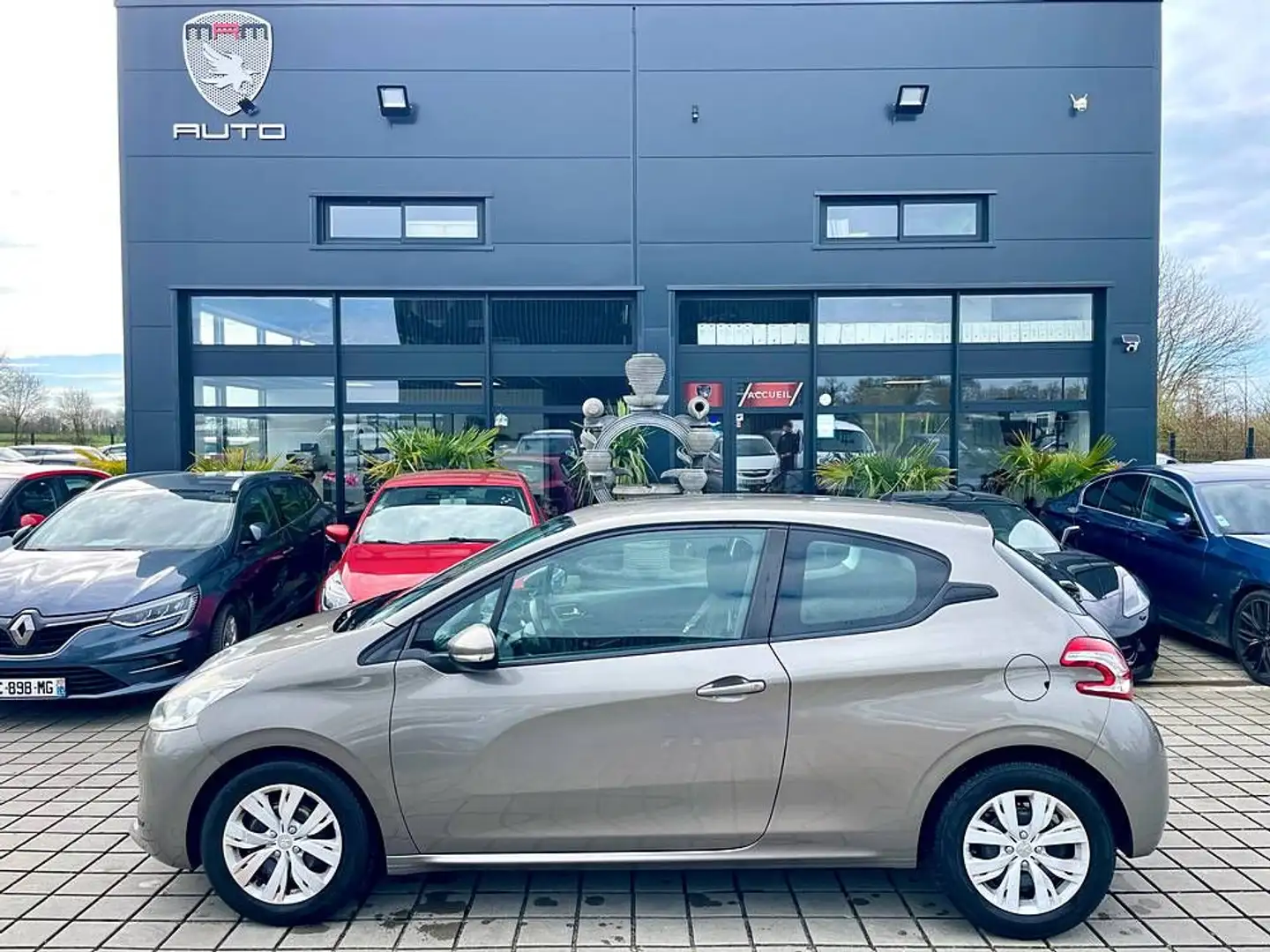 Peugeot 208 1.6 E-HDI 90 CH ACTIVE Grijs - 1