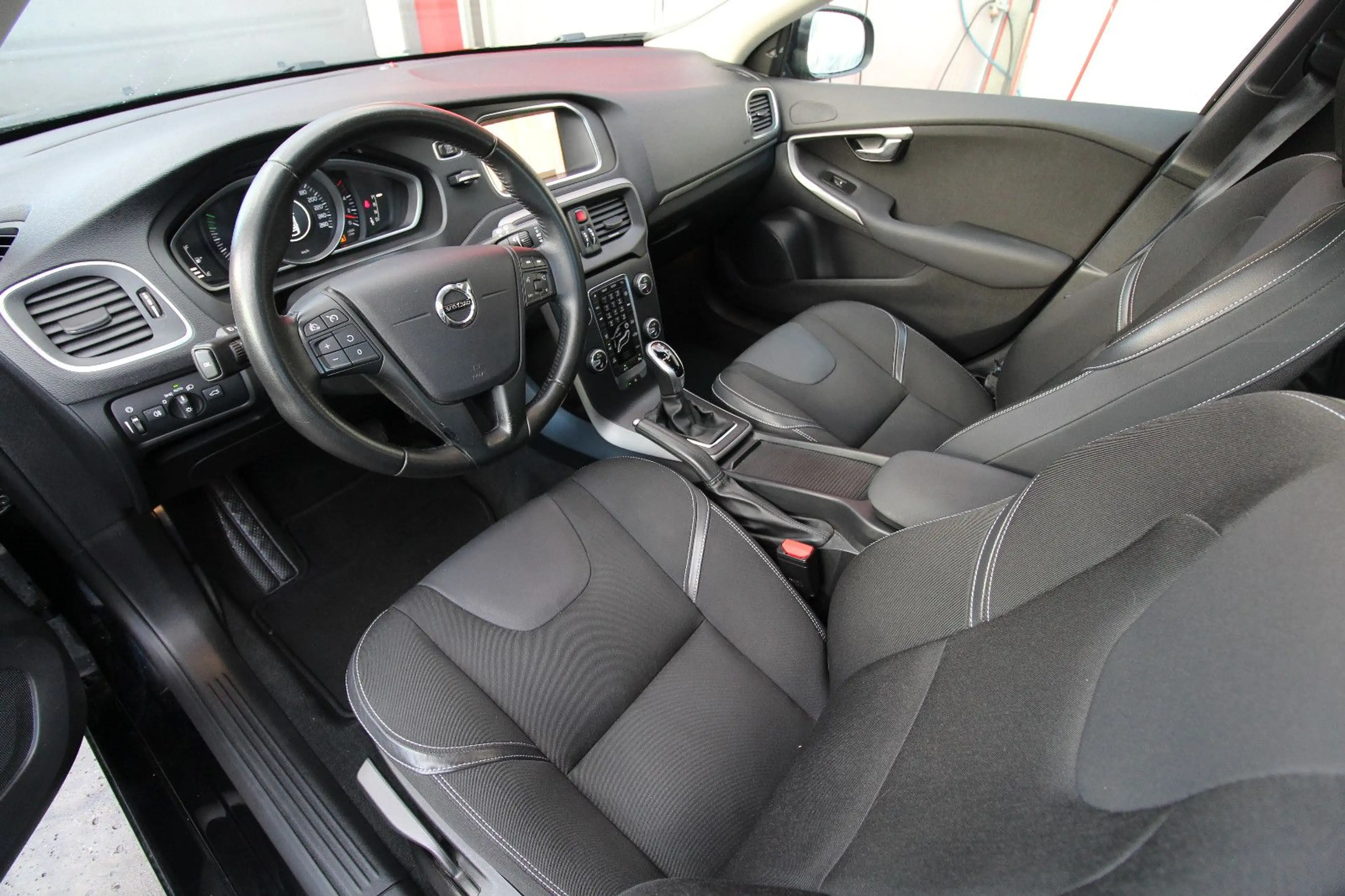Volvo V40 Kinetic D3~Automatik~LED~Facelift~ — photo 3