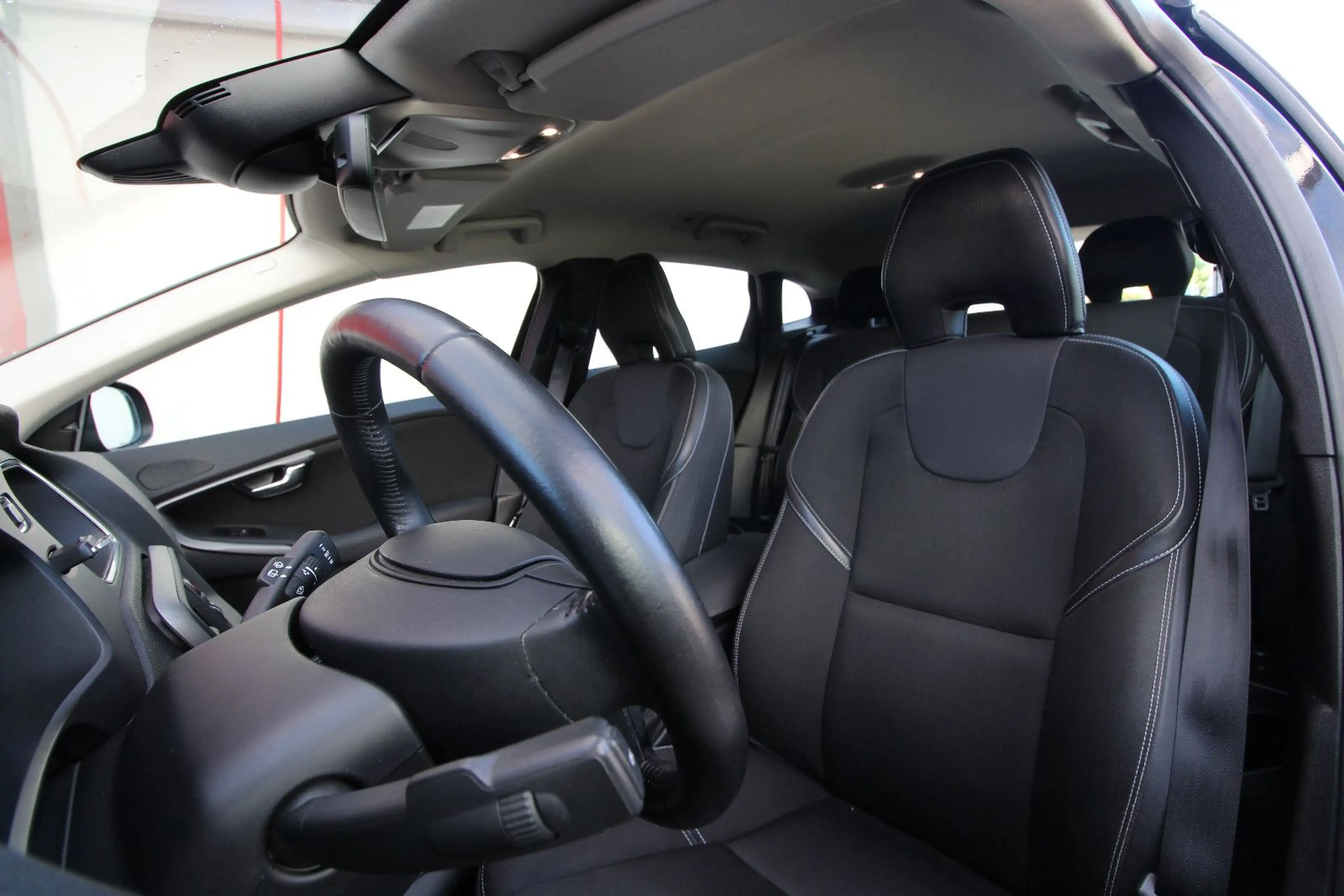 Volvo V40 Kinetic D3~Automatik~LED~Facelift~ — photo 4