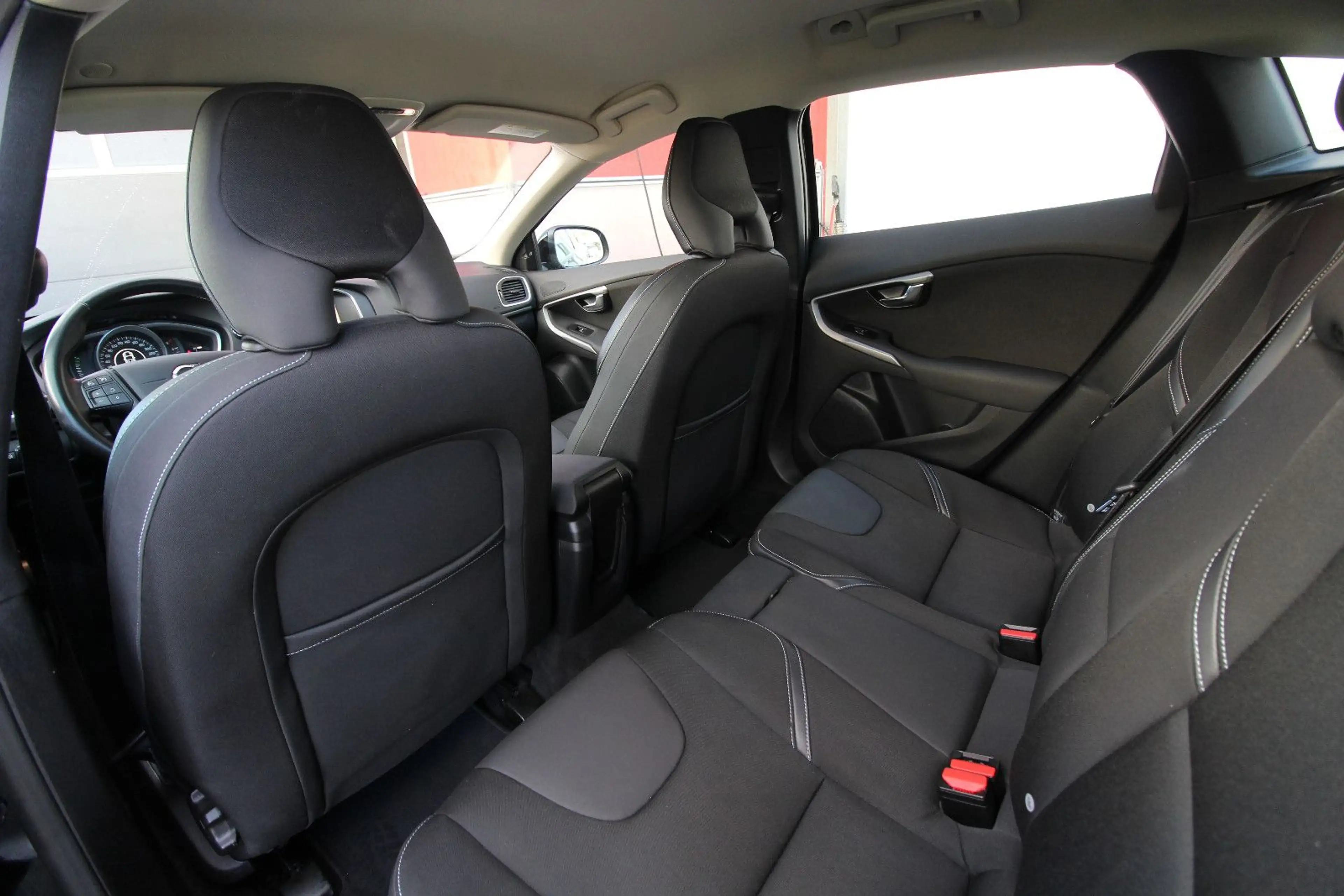 Volvo V40 Kinetic D3~Automatik~LED~Facelift~ — photo 5