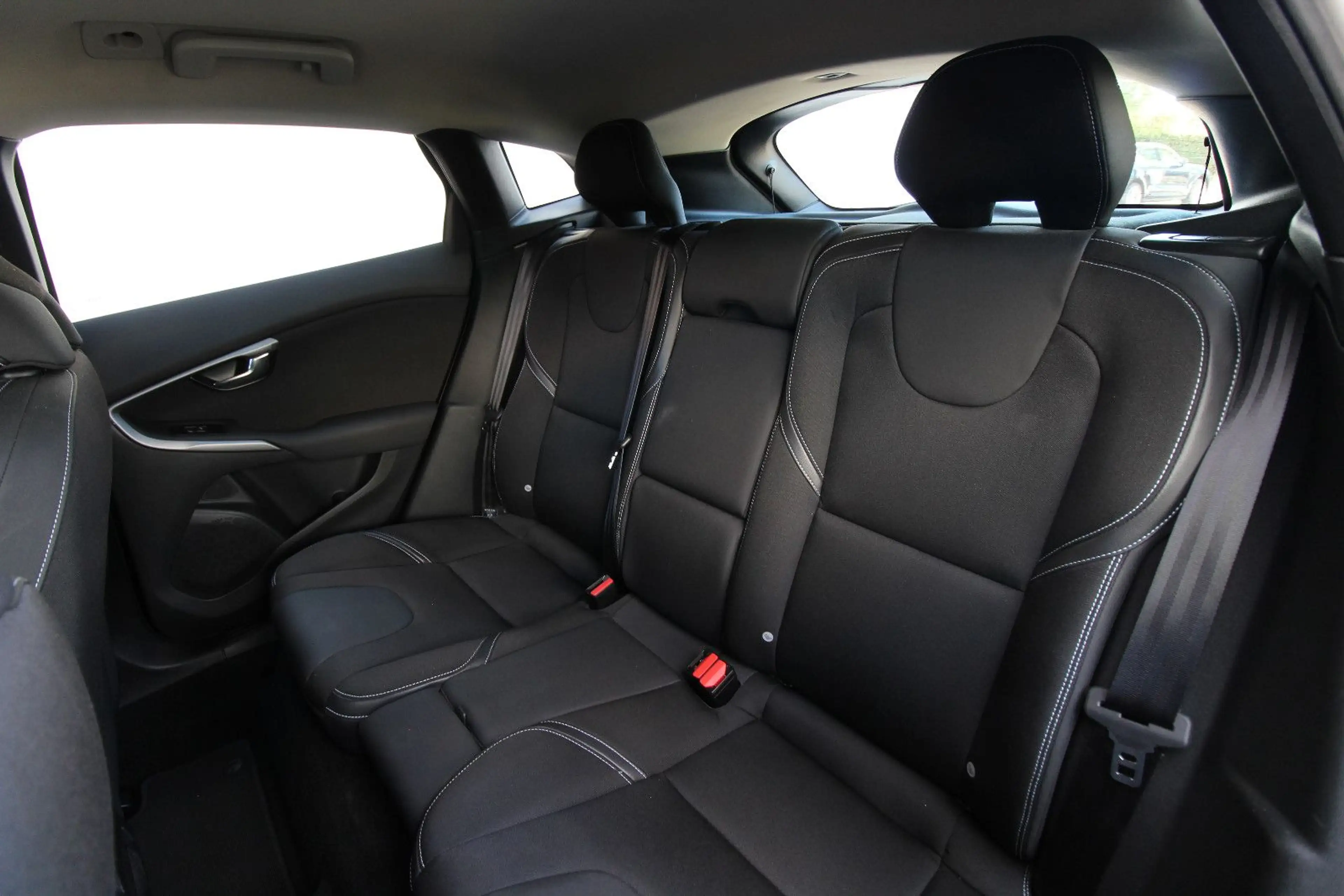 Volvo V40 Kinetic D3~Automatik~LED~Facelift~ — photo 6
