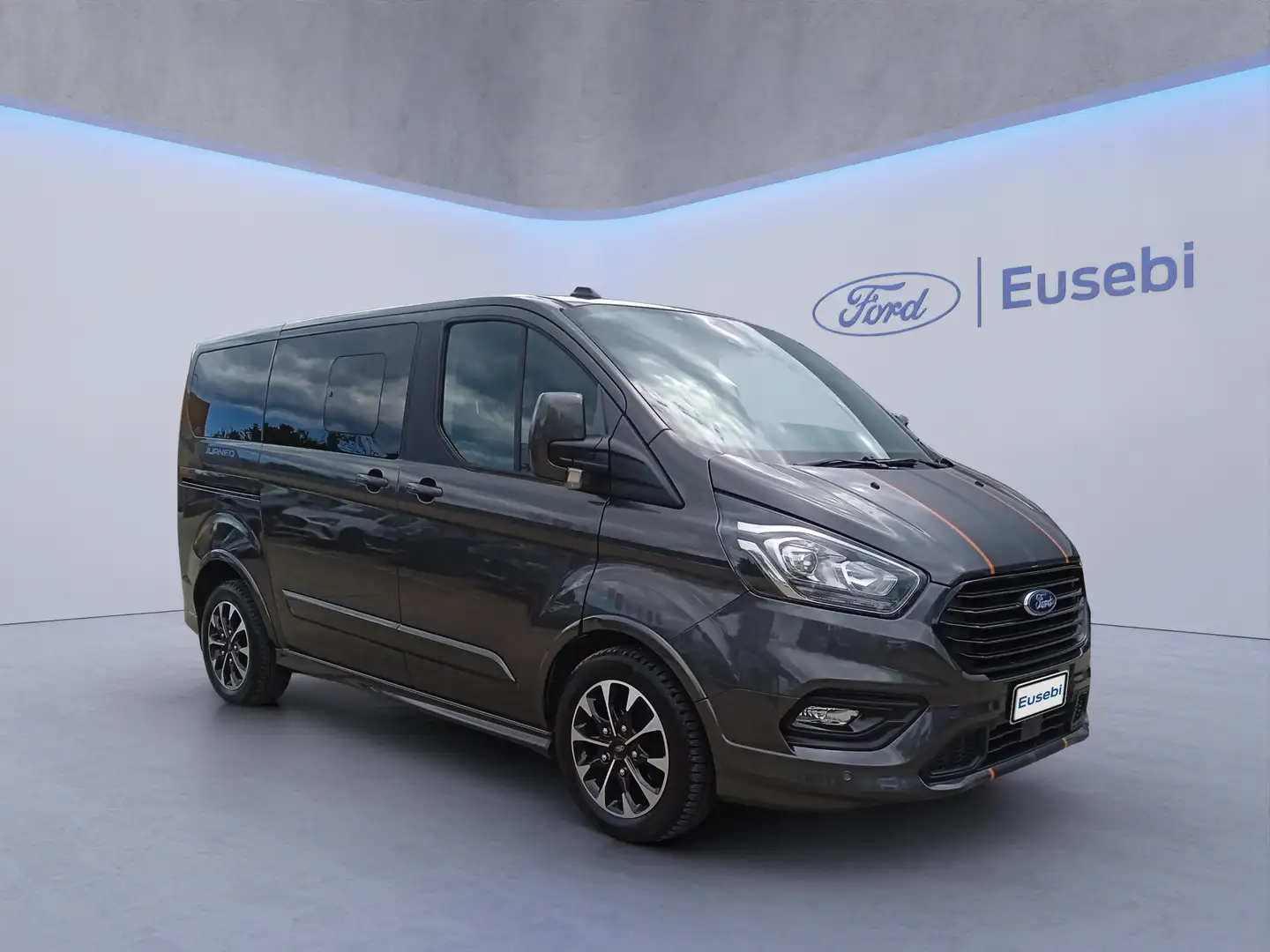 Ford Tourneo Custom 320 2.0 EcoBlue 185CV MHEV PC Sport Grijs - 1