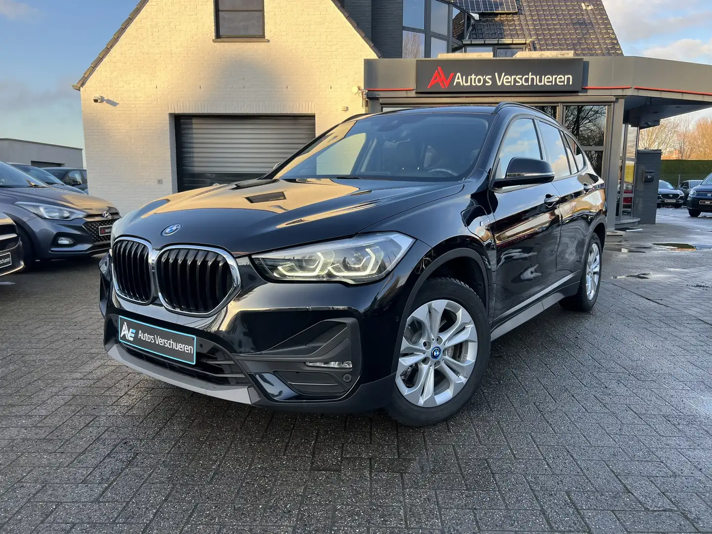 BMW X1 xDrive25e Business ** Head-Up | Camera | Carpla... Zwart - 2