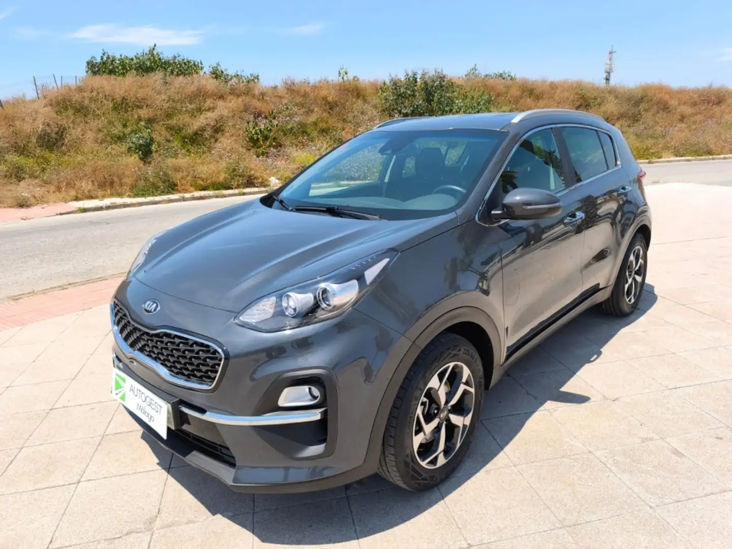Kia Sportage 1.6 MHEV Drive Plus 4x2 136 Gris - 2