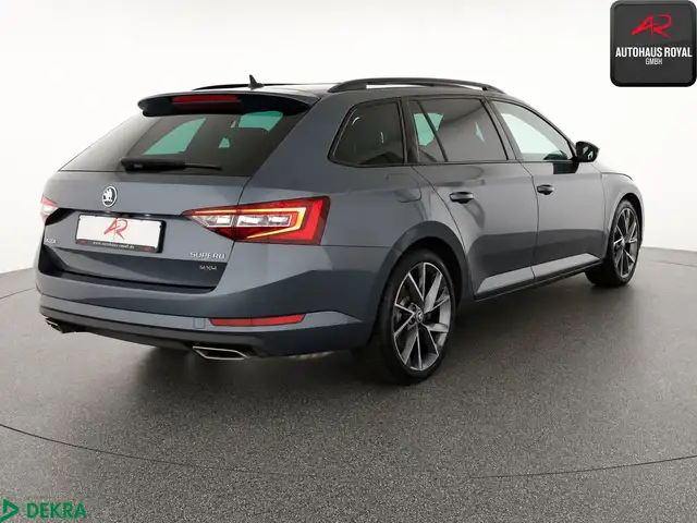 Skoda Superb view 5