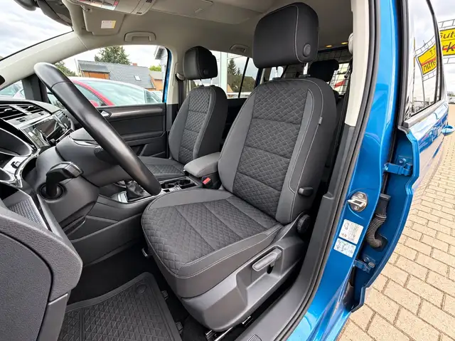 Volkswagen Touran view 9