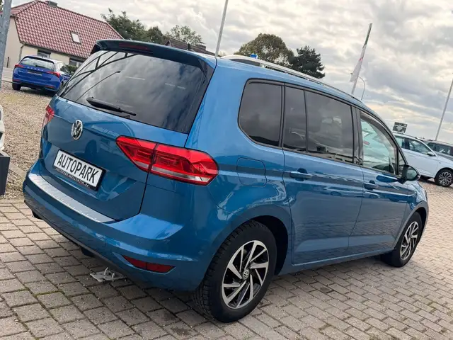 Volkswagen Touran view 6