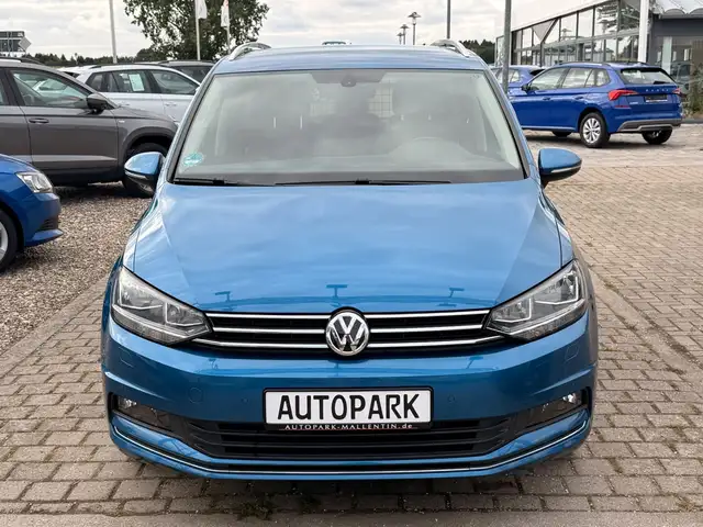 Volkswagen Touran view 2