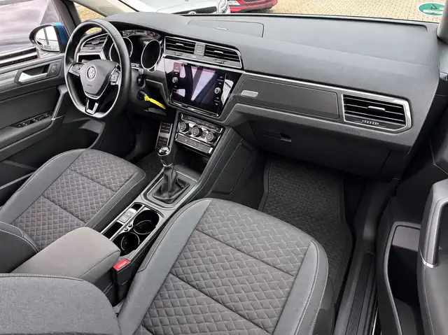 Volkswagen Touran view 10