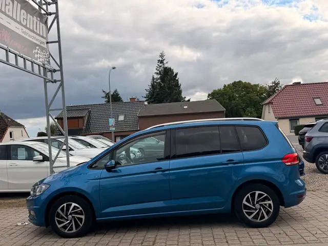 Volkswagen Touran view 4