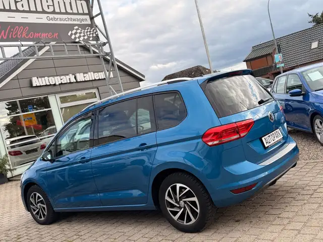 Volkswagen Touran view 5