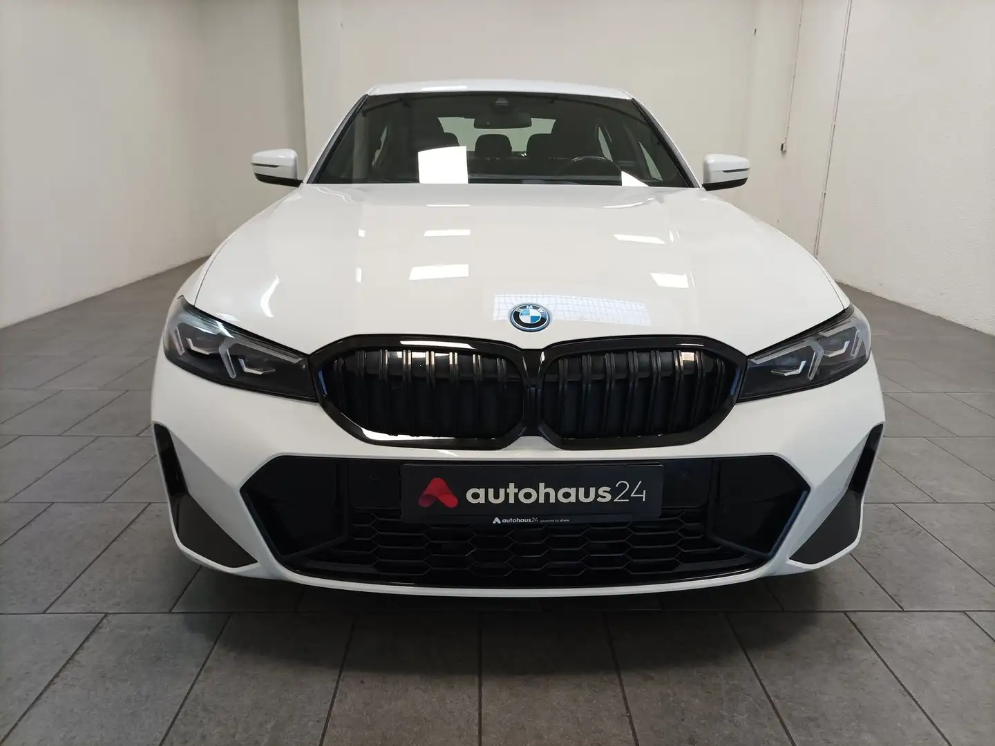 BMW 320 3er - 320 e M Sport Navi|LED|Lenkr & Sitzhzg. Alb - 2