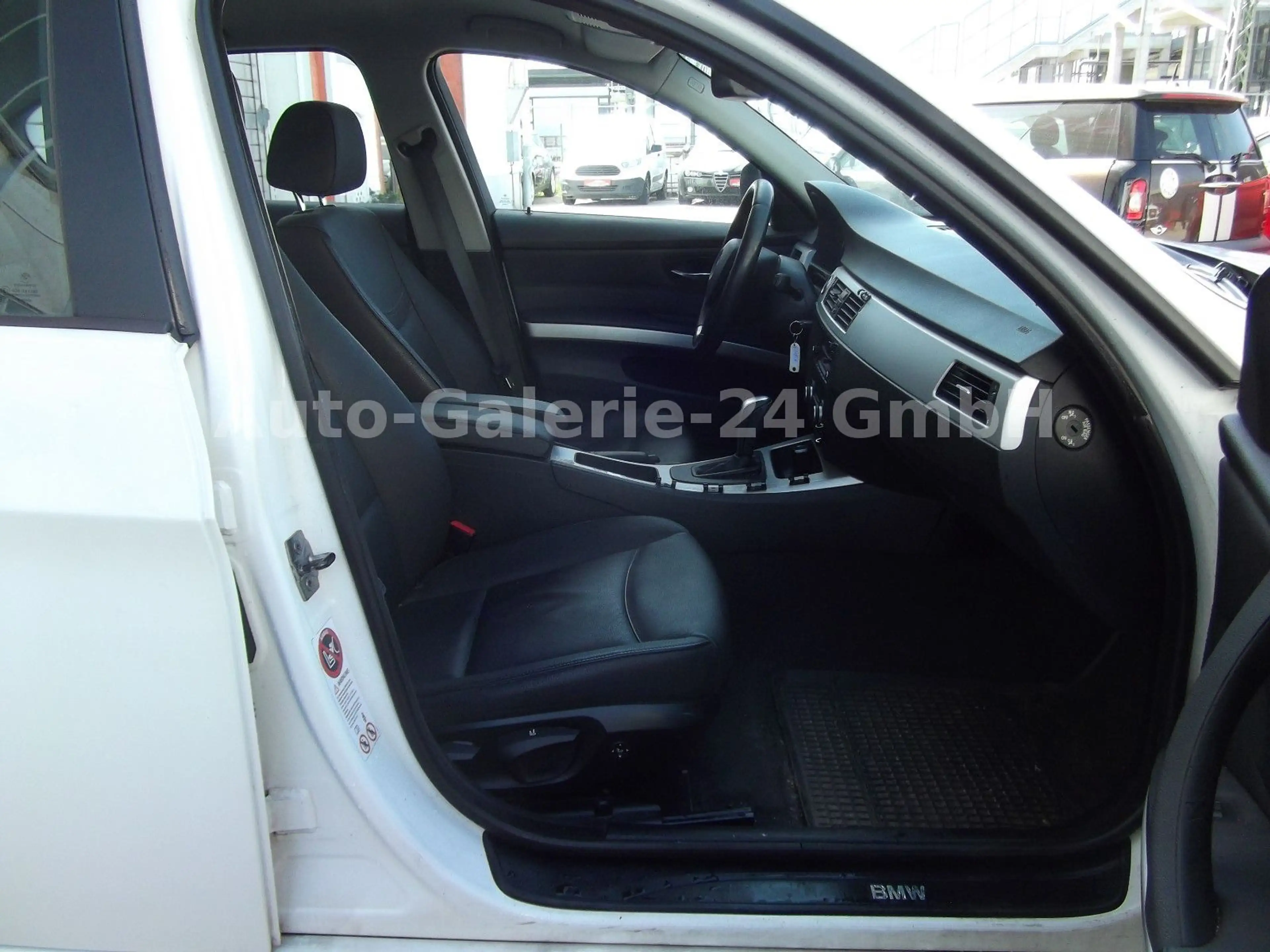 BMW 318 i Automatik, Leder, Sitzheizung — photo 15